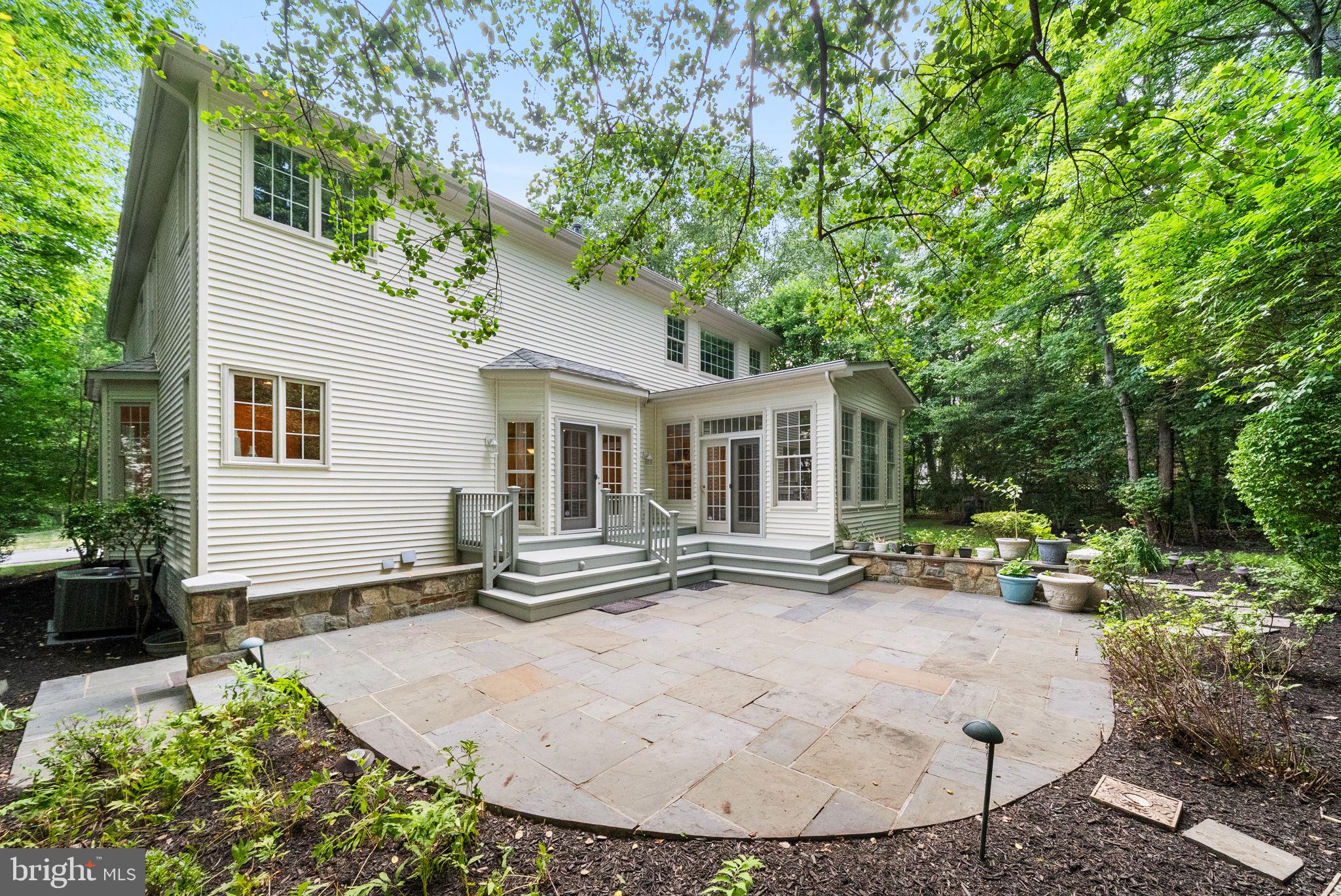EDGEWATER - Residential