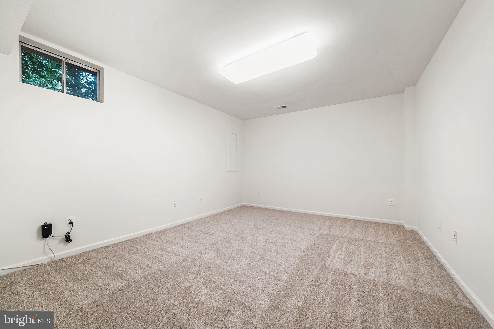 EDGEWATER - Residential