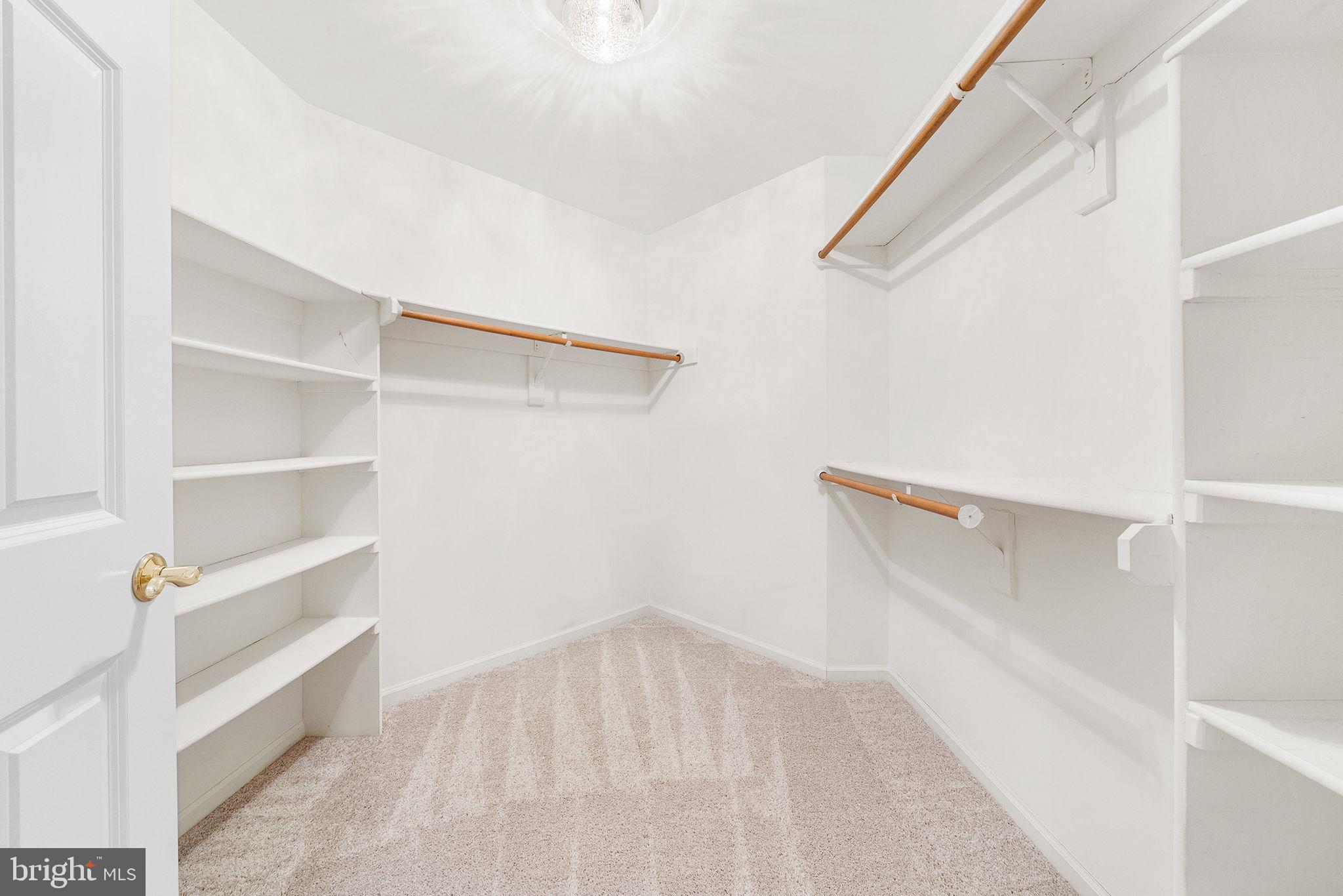 EDGEWATER - Residential