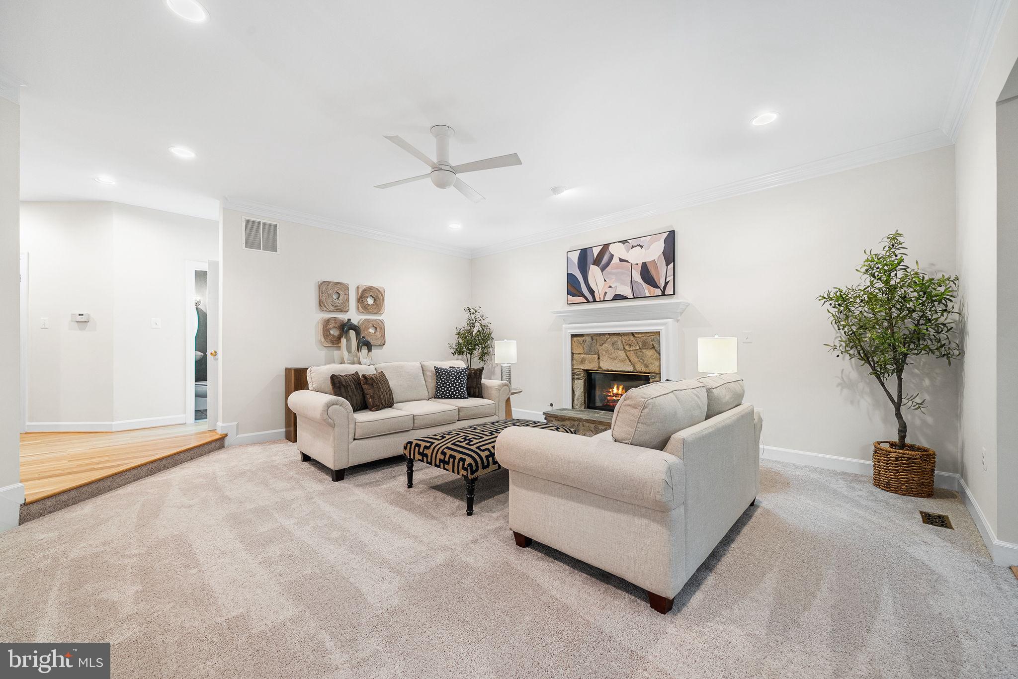 EDGEWATER - Residential