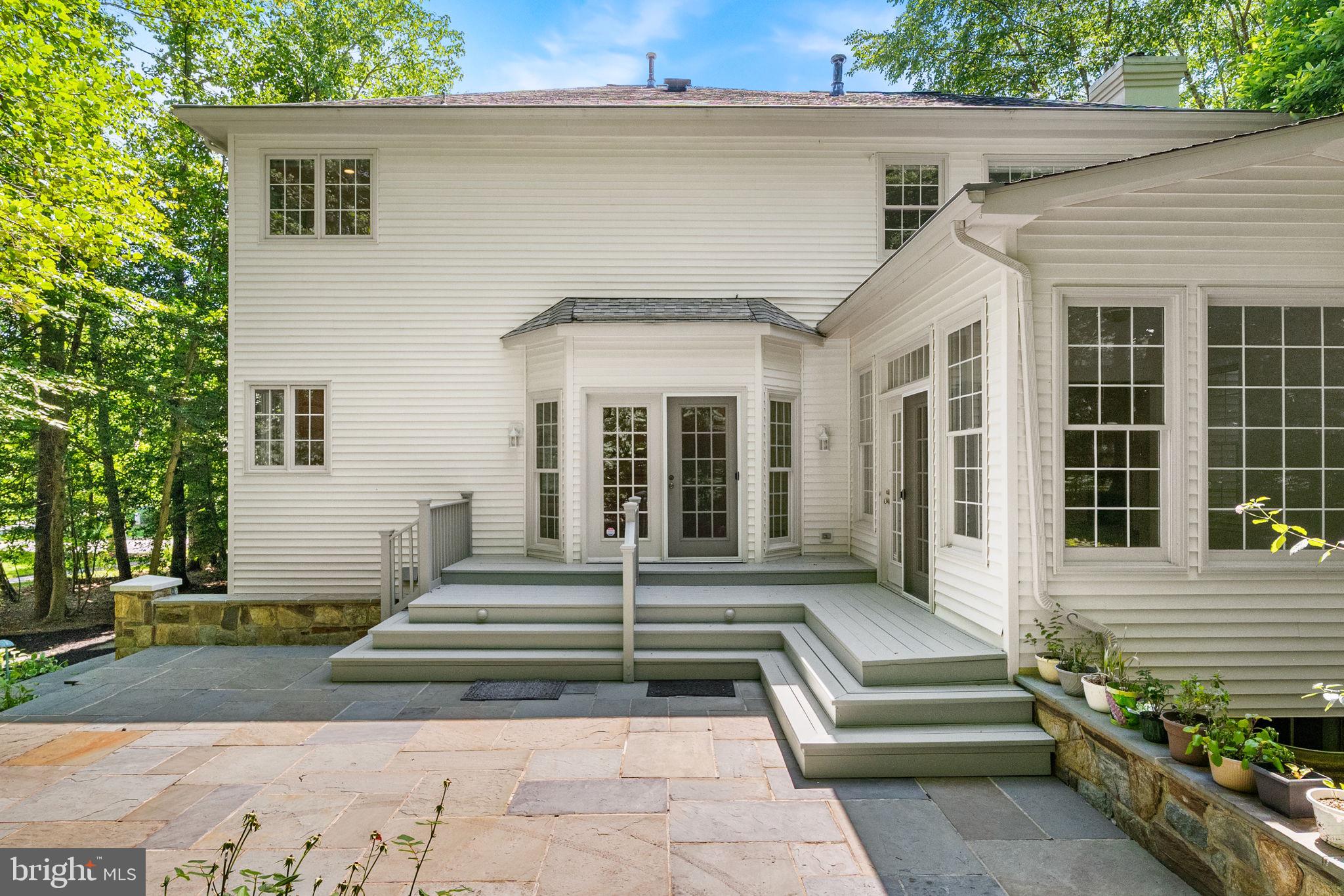 EDGEWATER - Residential