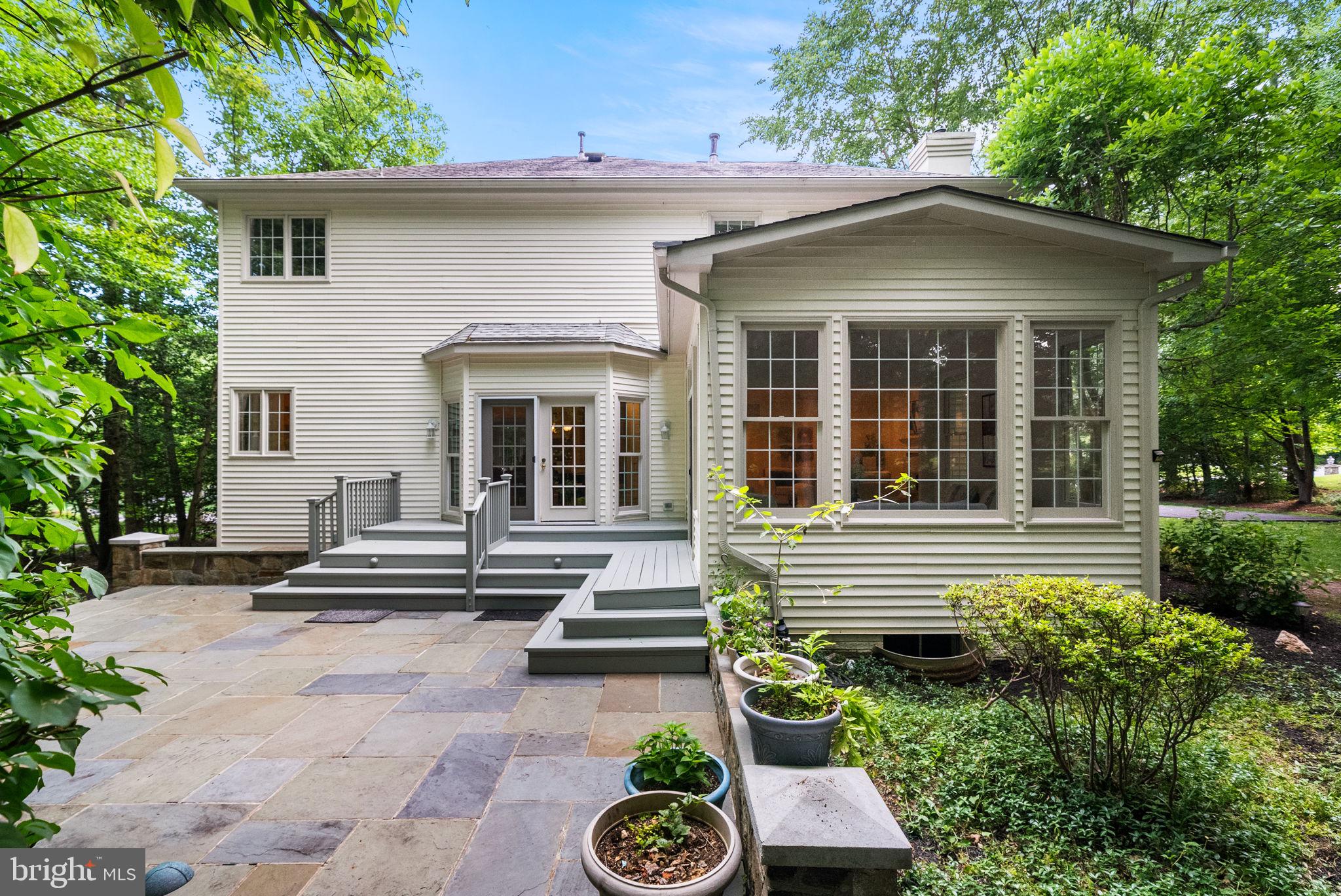 EDGEWATER - Residential