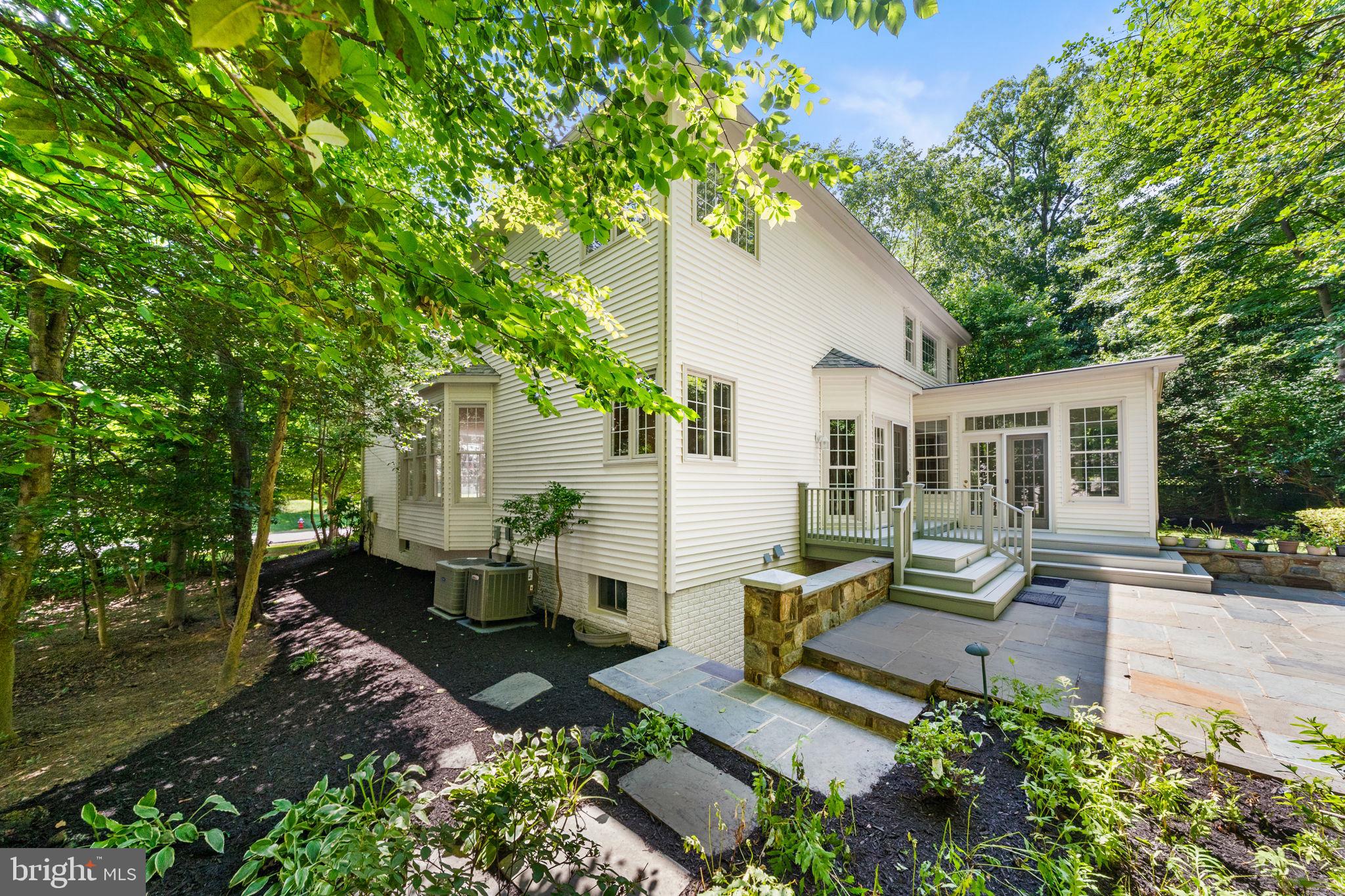 EDGEWATER - Residential