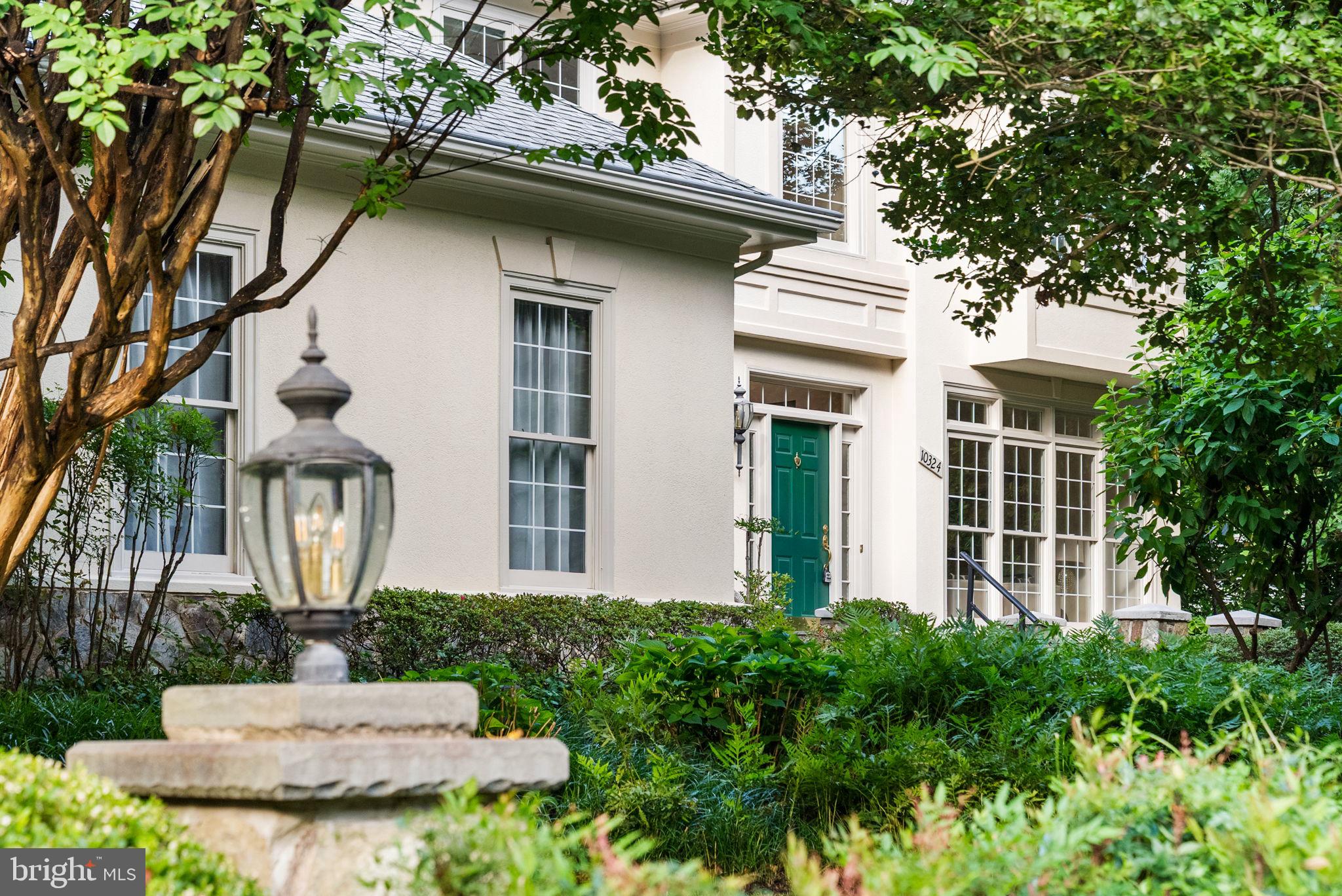 EDGEWATER - Residential