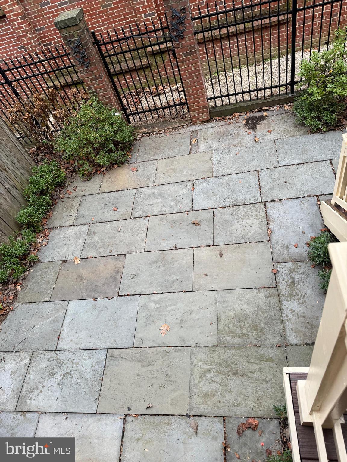 HAMPTONS OF MCLEAN - Residential Lease