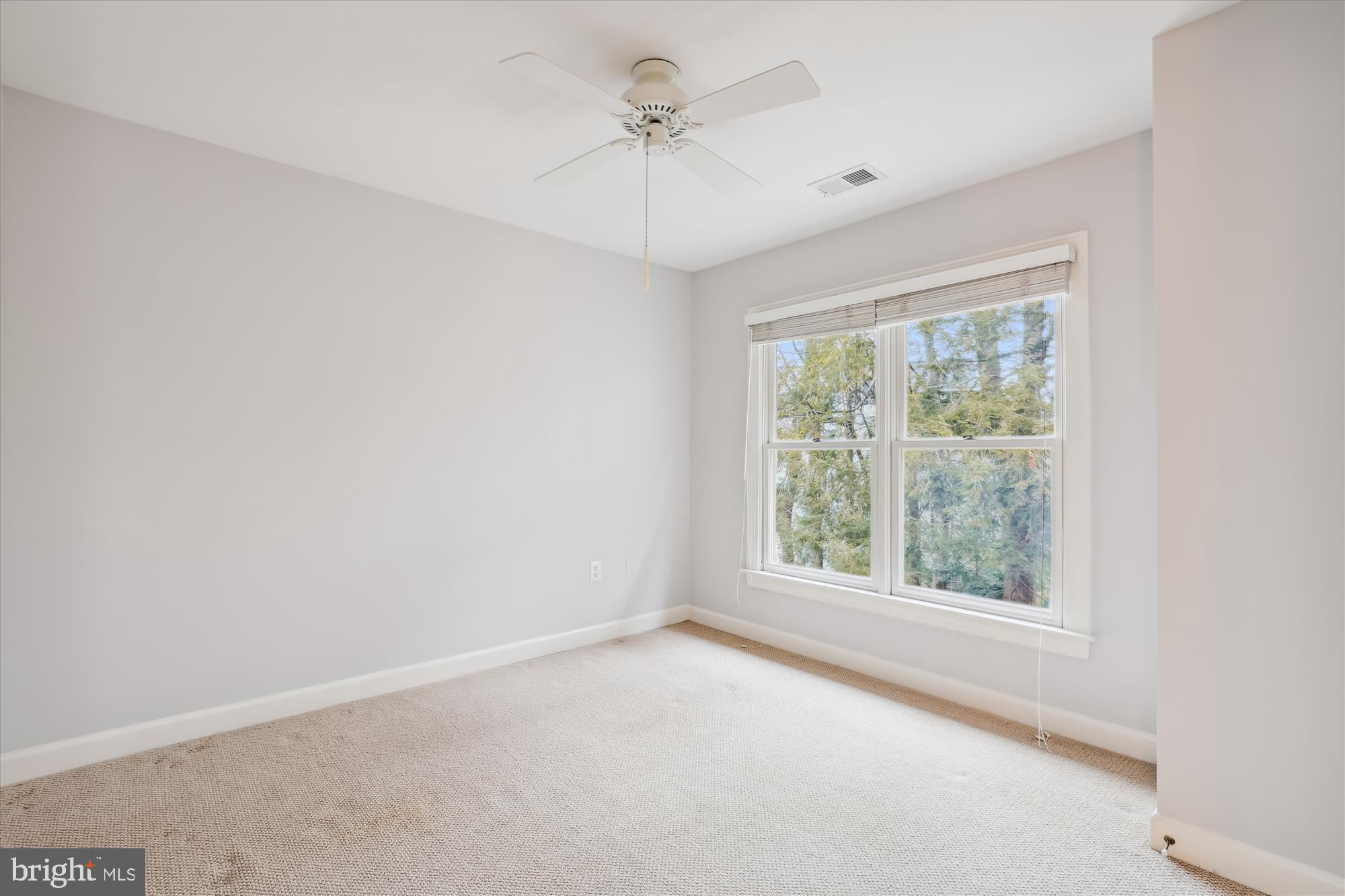 HAMPTONS OF MCLEAN - Residential Lease