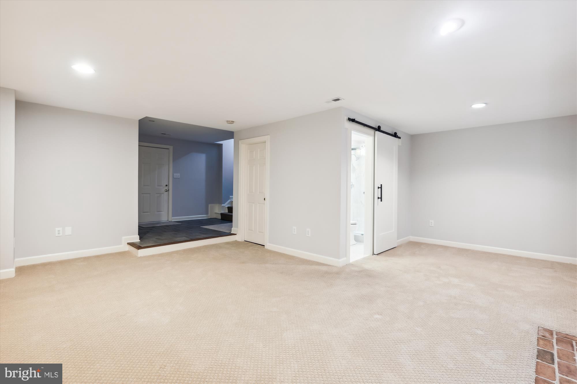 HAMPTONS OF MCLEAN - Residential Lease