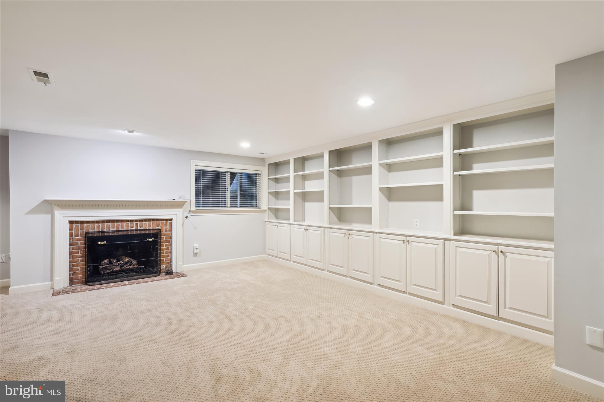 HAMPTONS OF MCLEAN - Residential Lease