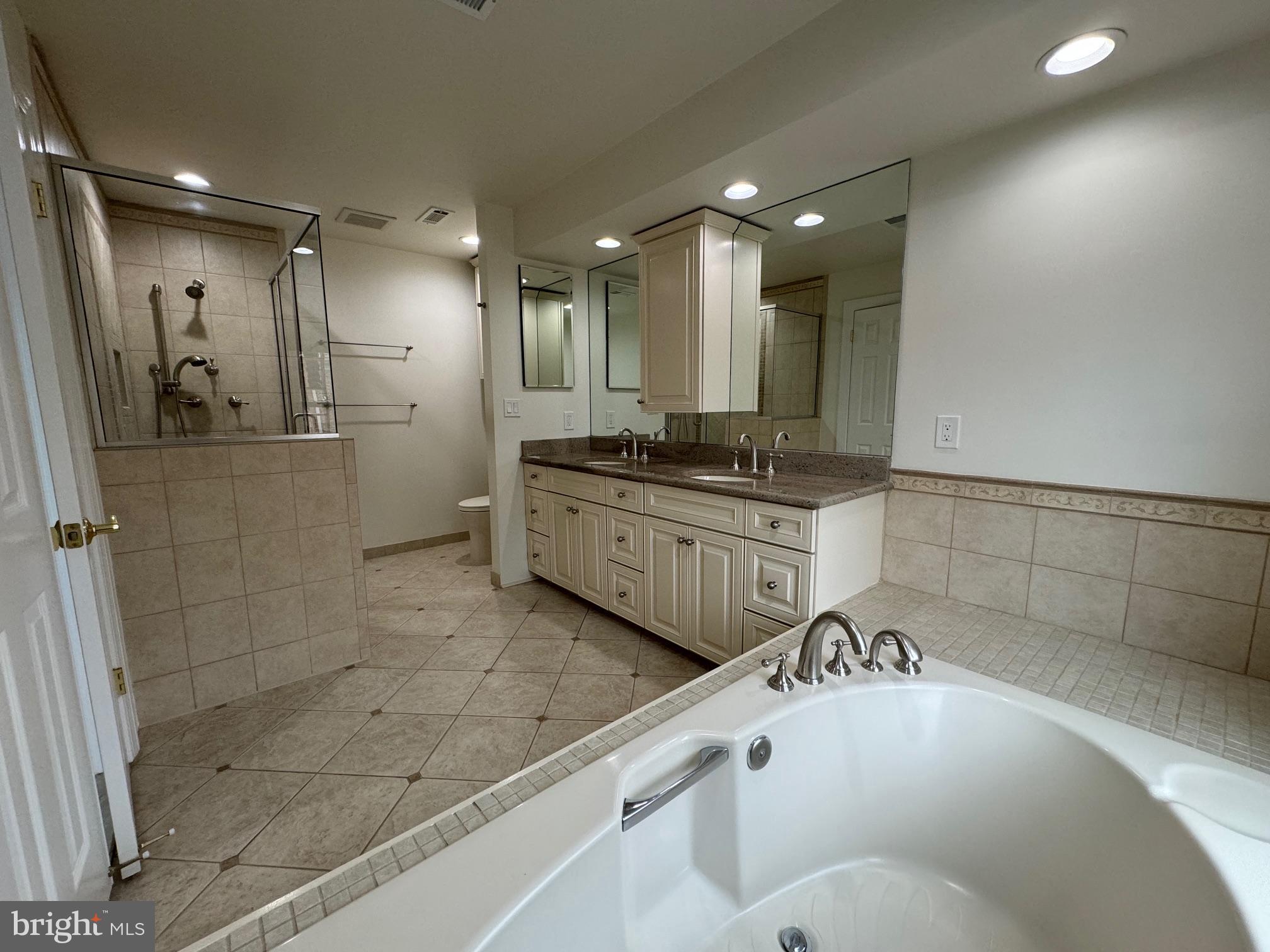 HAMPTONS OF MCLEAN - Residential Lease