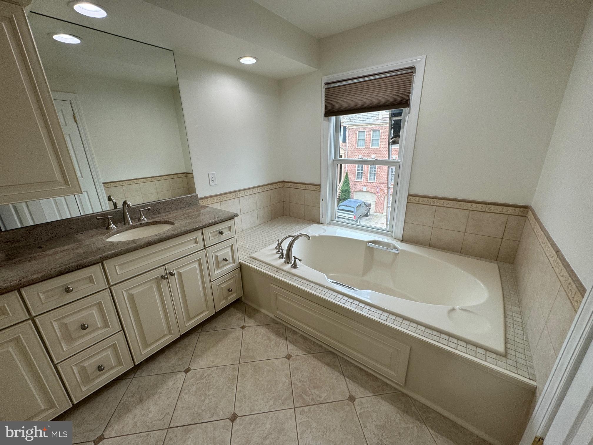 HAMPTONS OF MCLEAN - Residential Lease