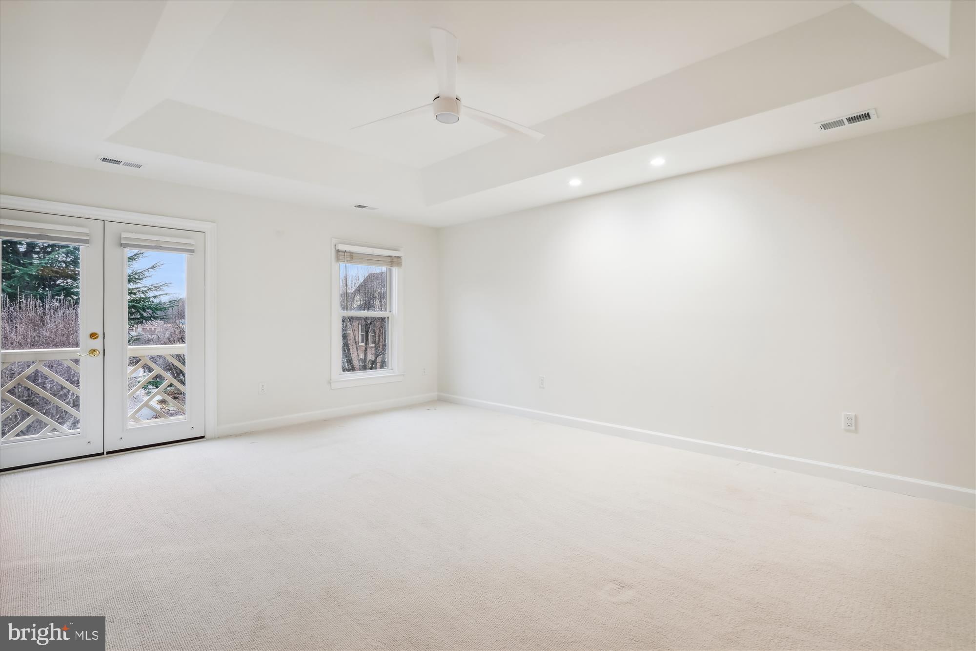 HAMPTONS OF MCLEAN - Residential Lease