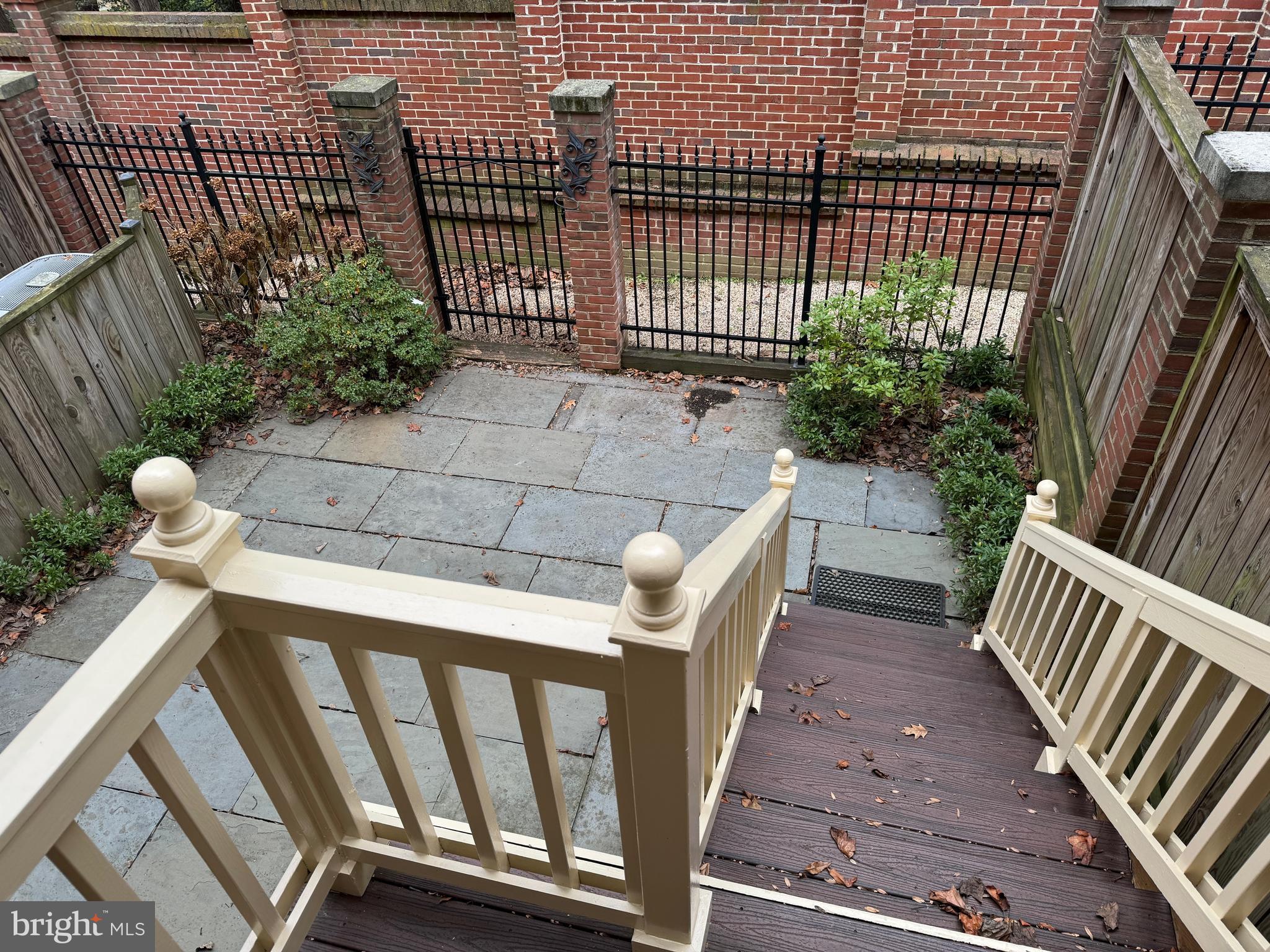 HAMPTONS OF MCLEAN - Residential Lease