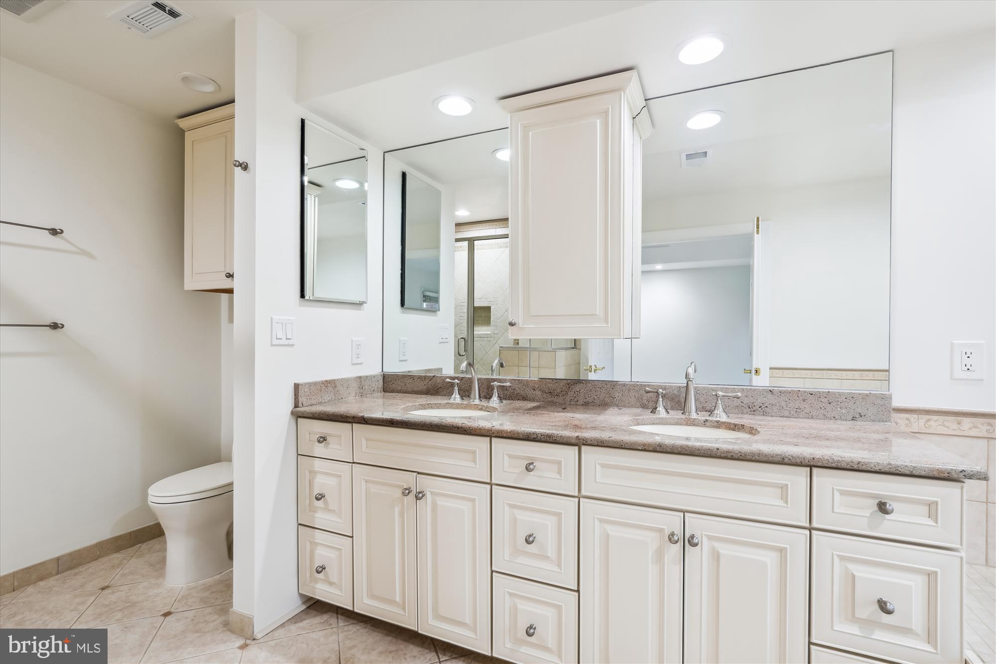 HAMPTONS OF MCLEAN - Residential Lease