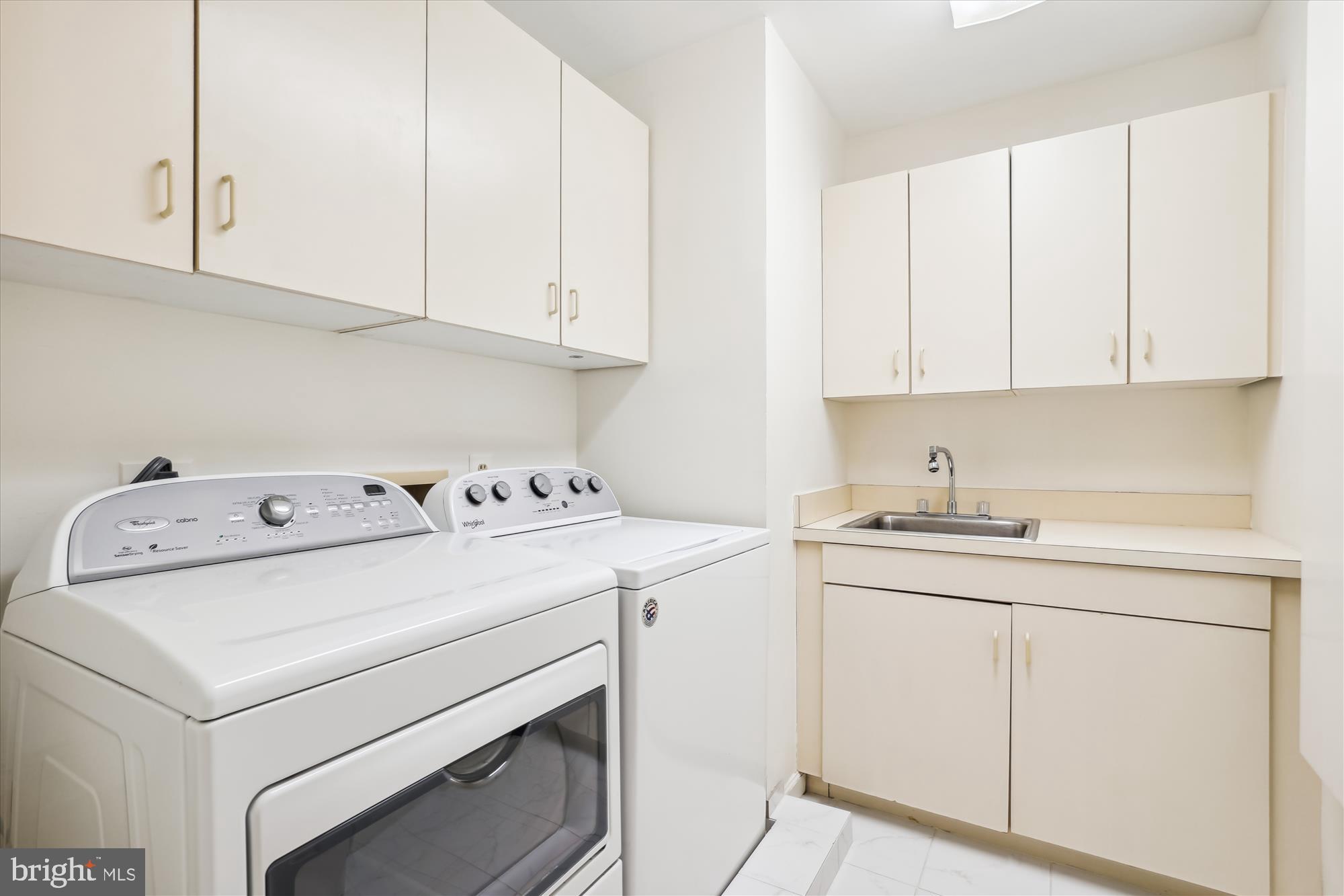 HAMPTONS OF MCLEAN - Residential Lease
