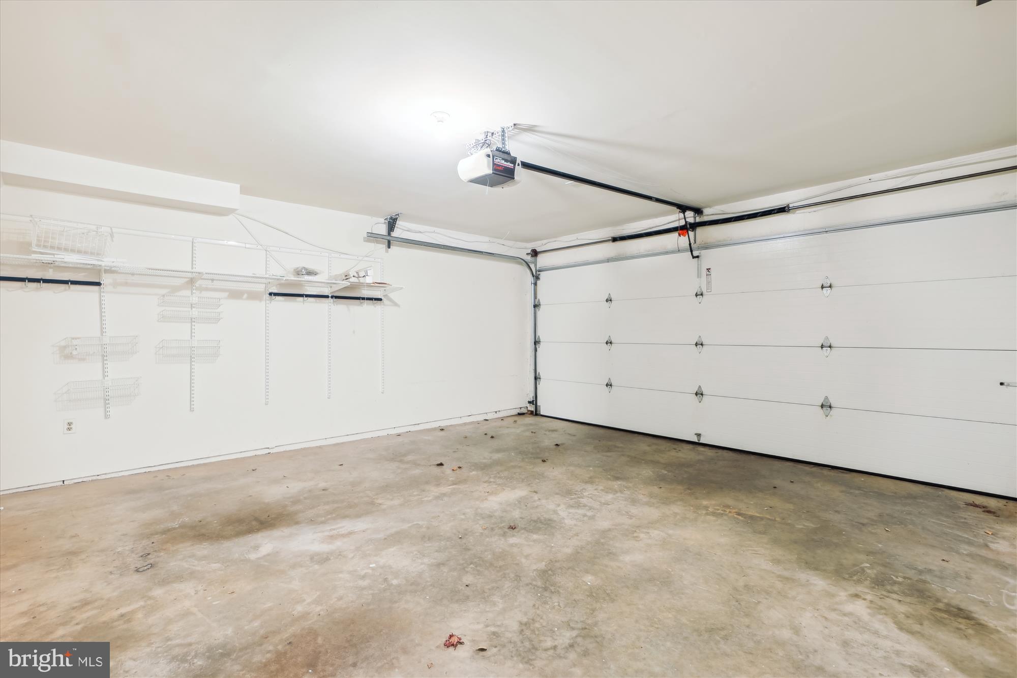 HAMPTONS OF MCLEAN - Residential Lease