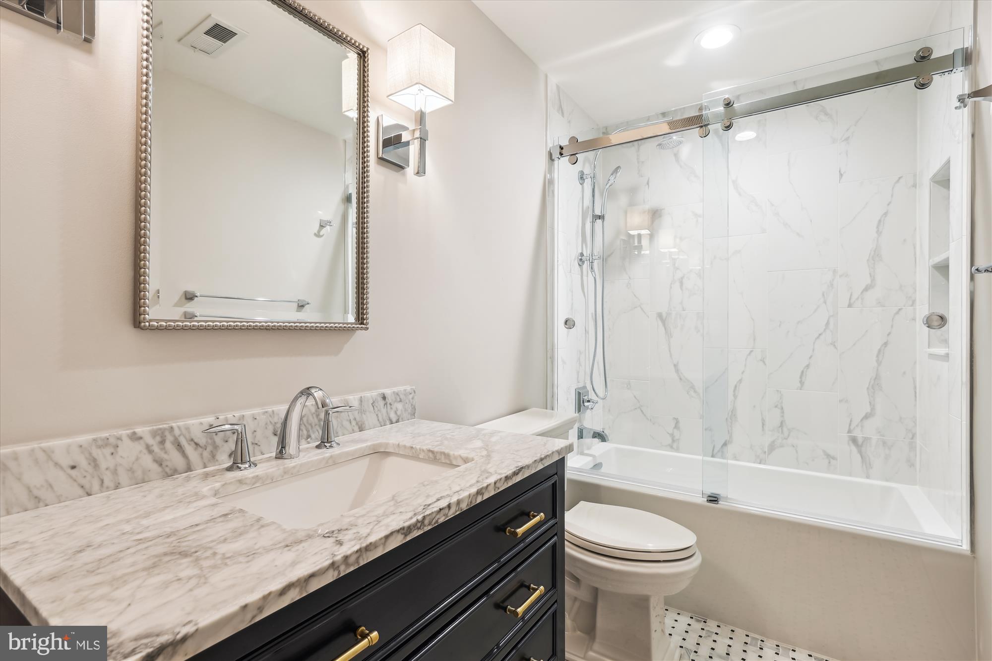 HAMPTONS OF MCLEAN - Residential Lease