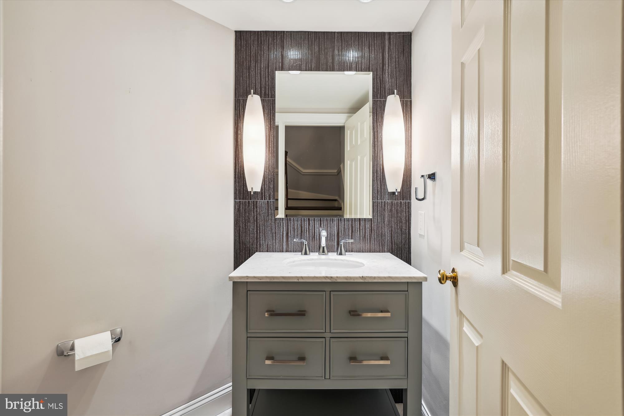 HAMPTONS OF MCLEAN - Residential Lease