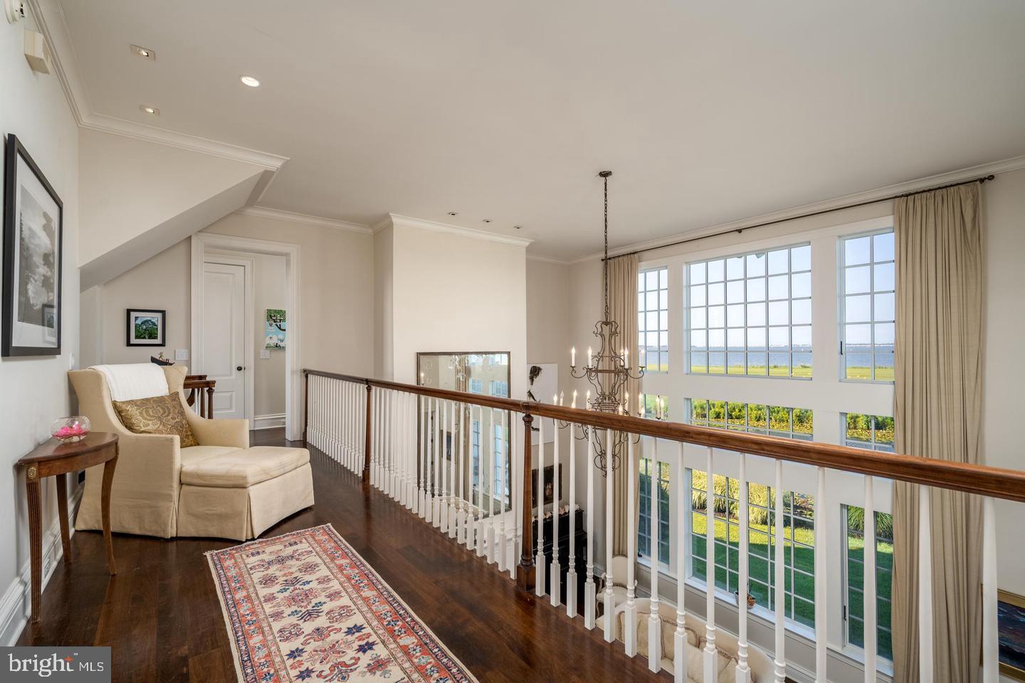 LIGHTHOUSE SOUND - Residential