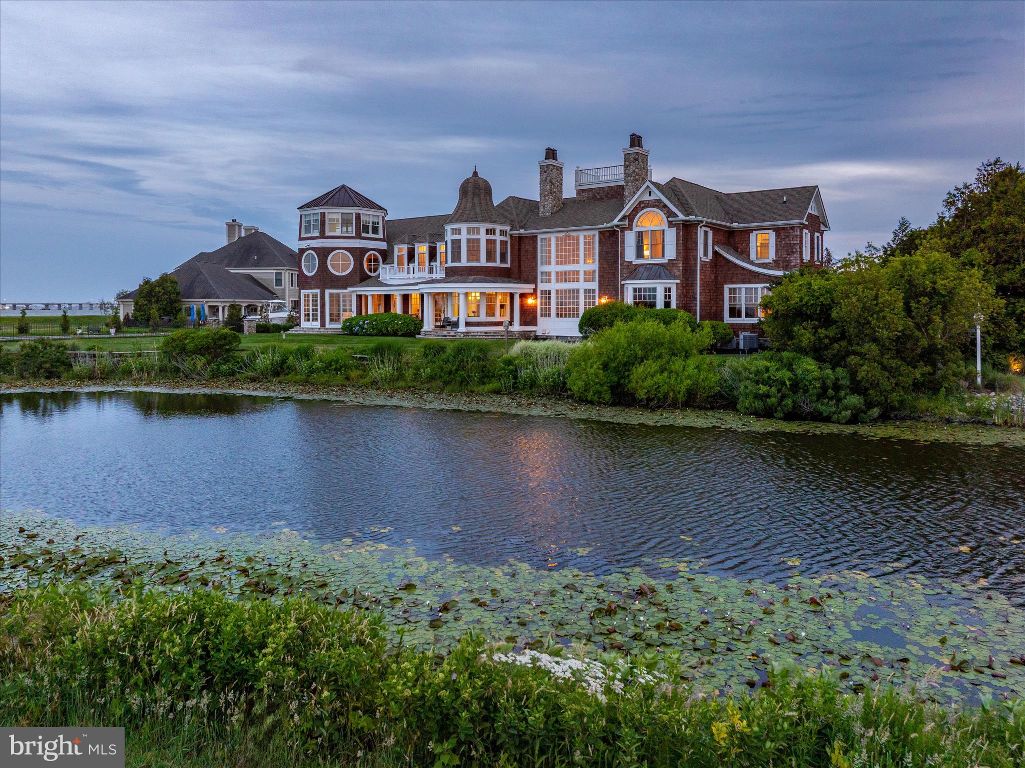 LIGHTHOUSE SOUND - Residential