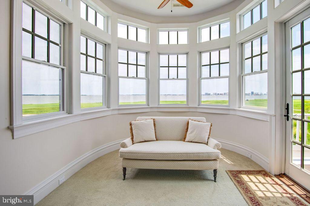 LIGHTHOUSE SOUND - Residential