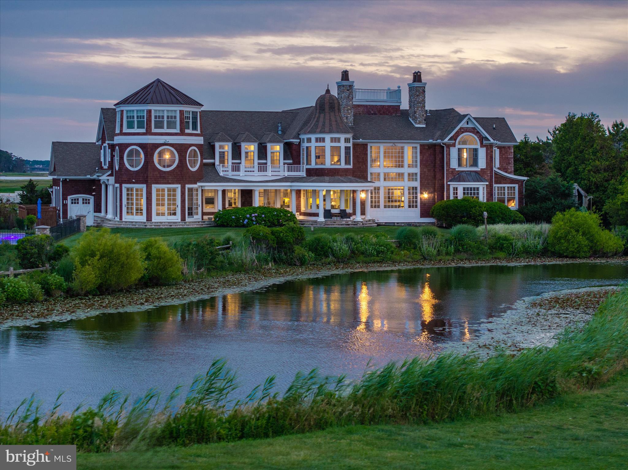 LIGHTHOUSE SOUND - Residential