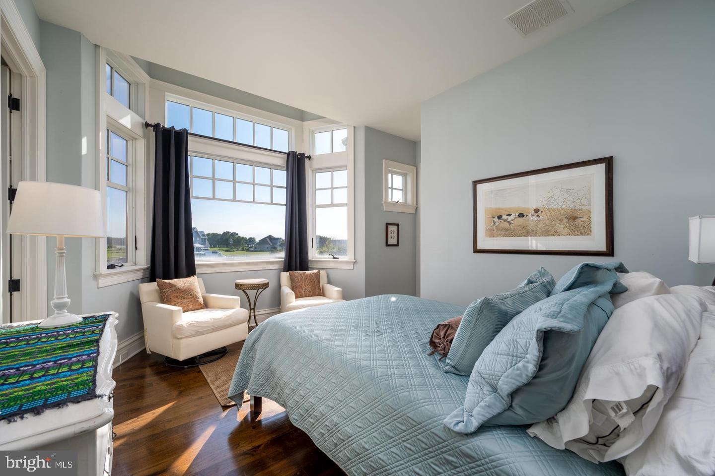 LIGHTHOUSE SOUND - Residential