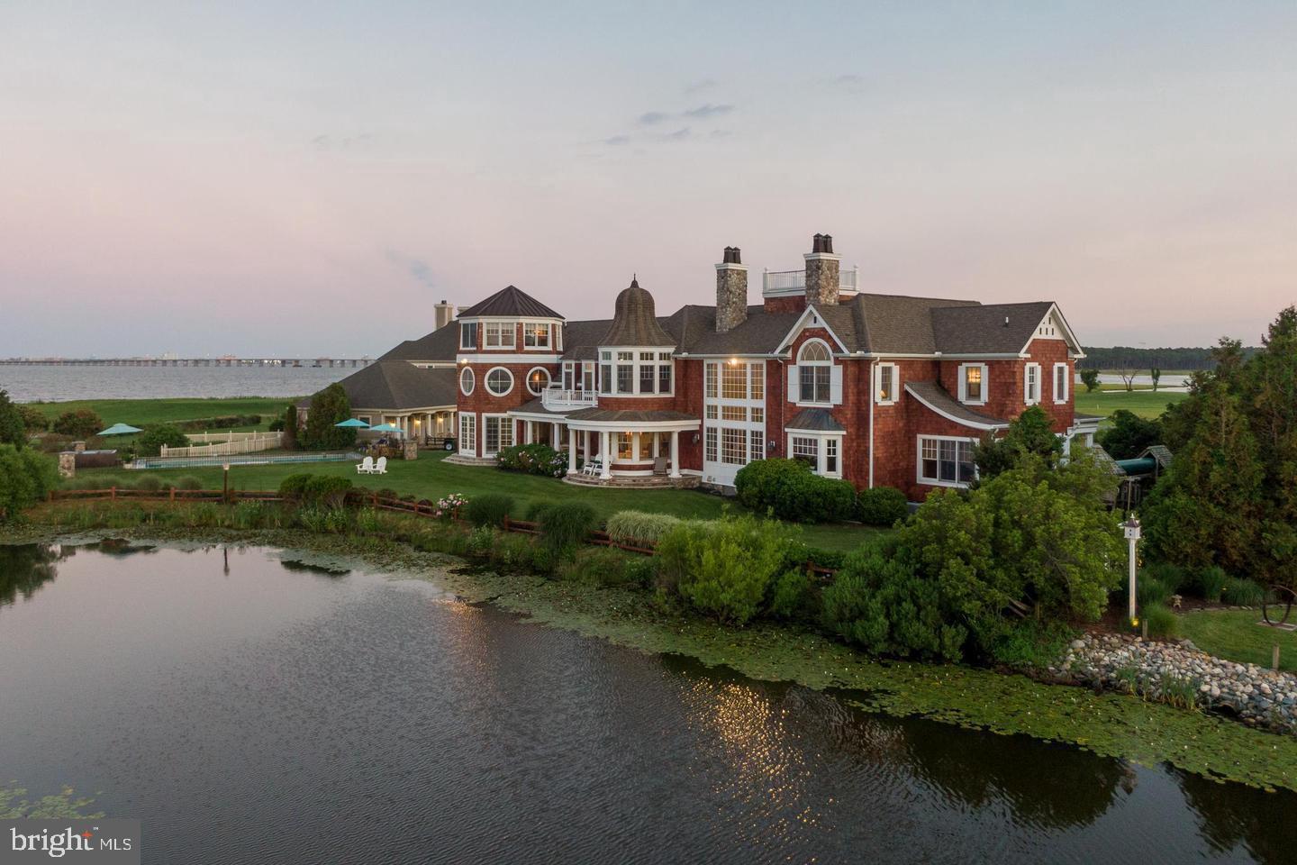 LIGHTHOUSE SOUND - Residential