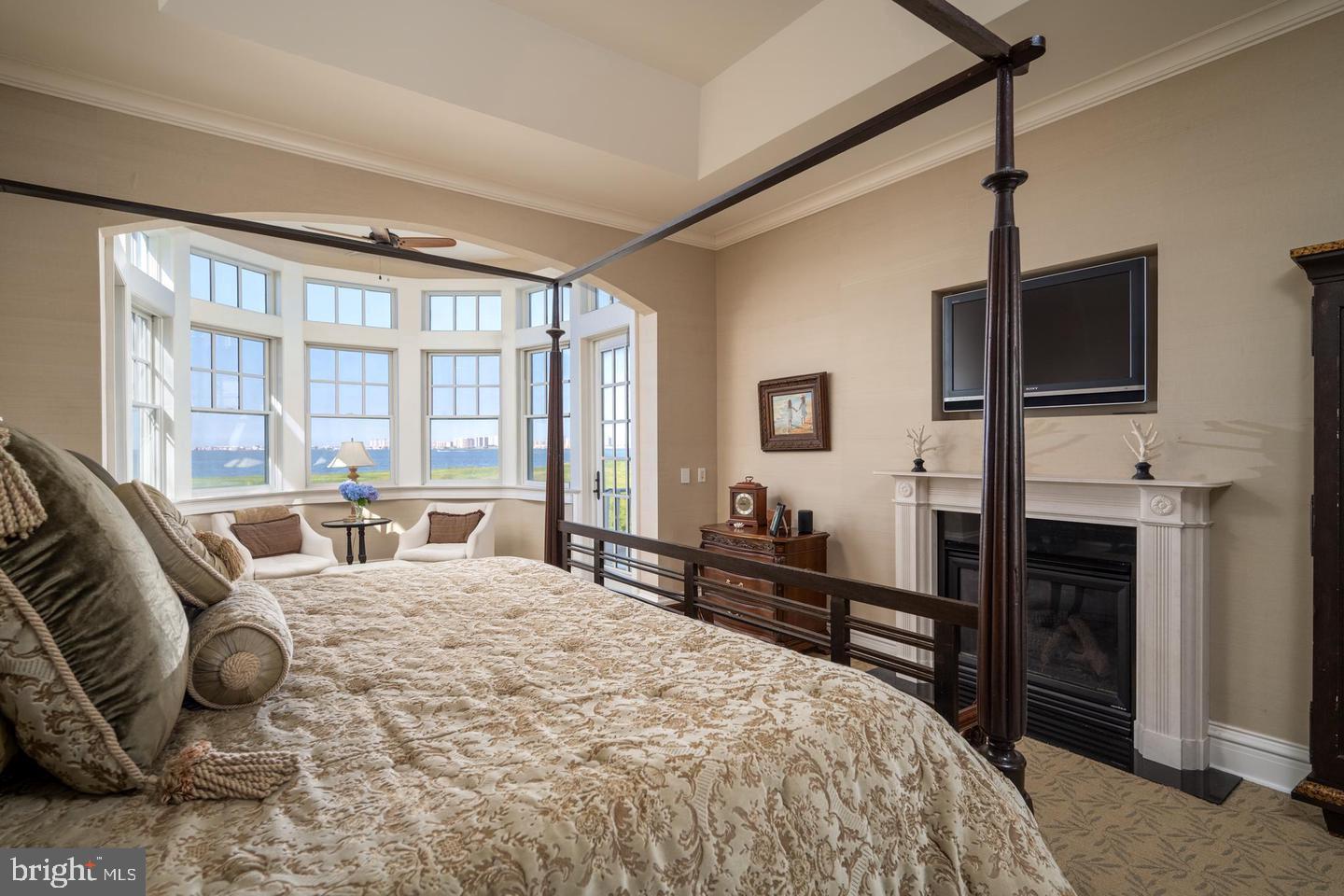 LIGHTHOUSE SOUND - Residential