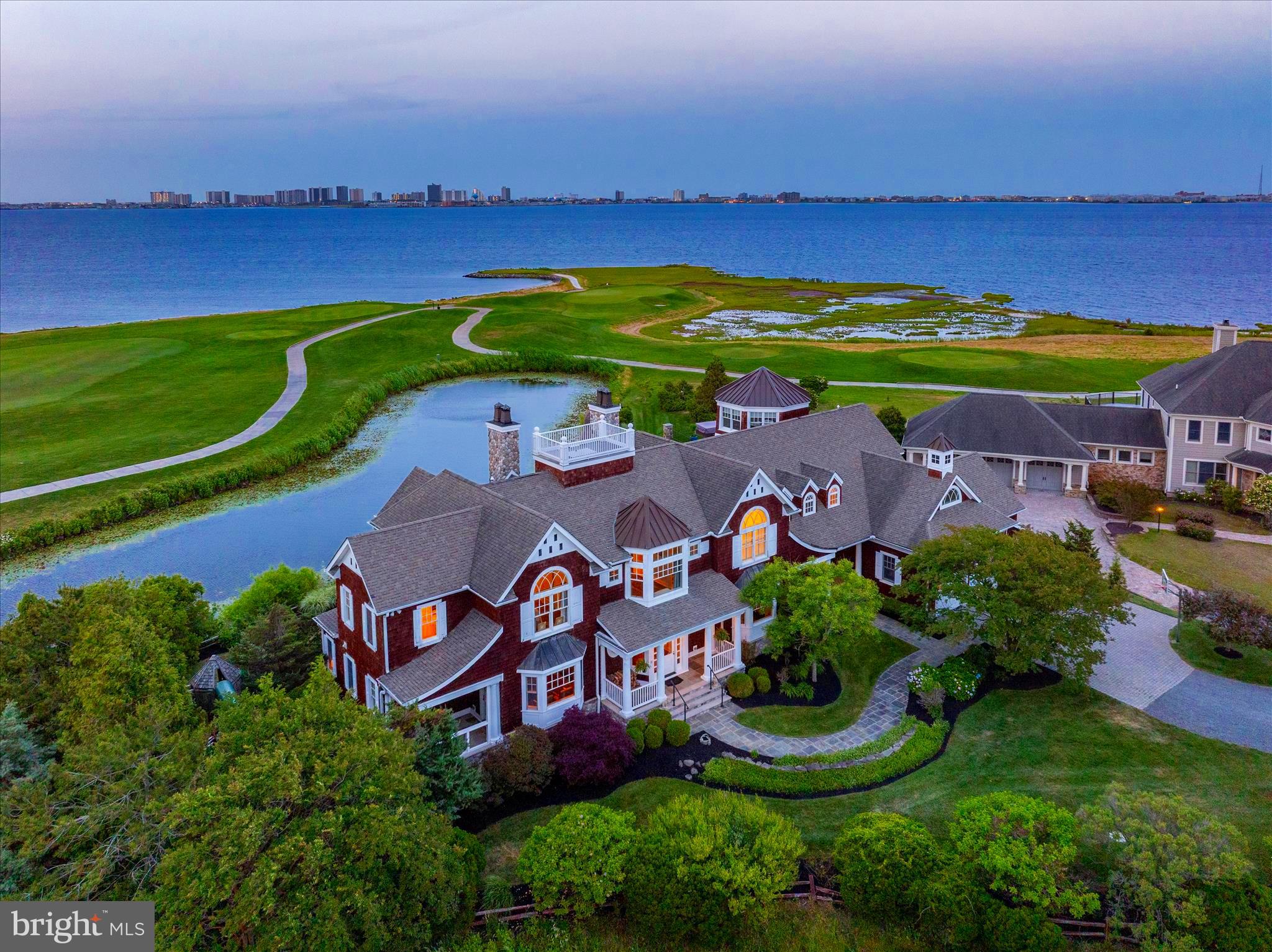 LIGHTHOUSE SOUND - Residential