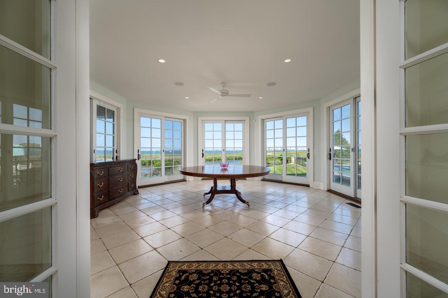 LIGHTHOUSE SOUND - Residential
