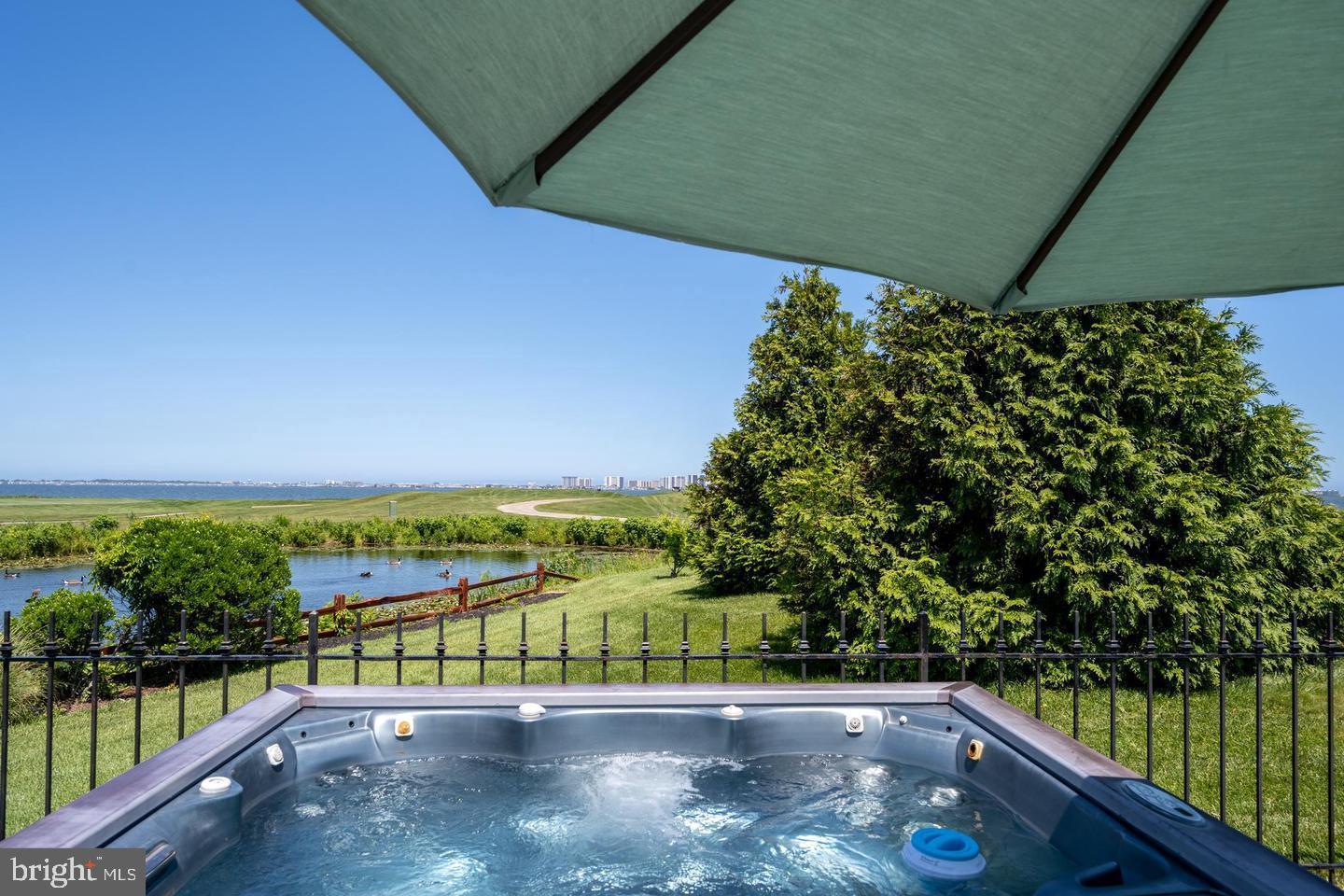LIGHTHOUSE SOUND - Residential