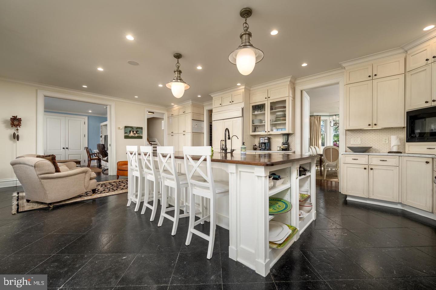 LIGHTHOUSE SOUND - Residential