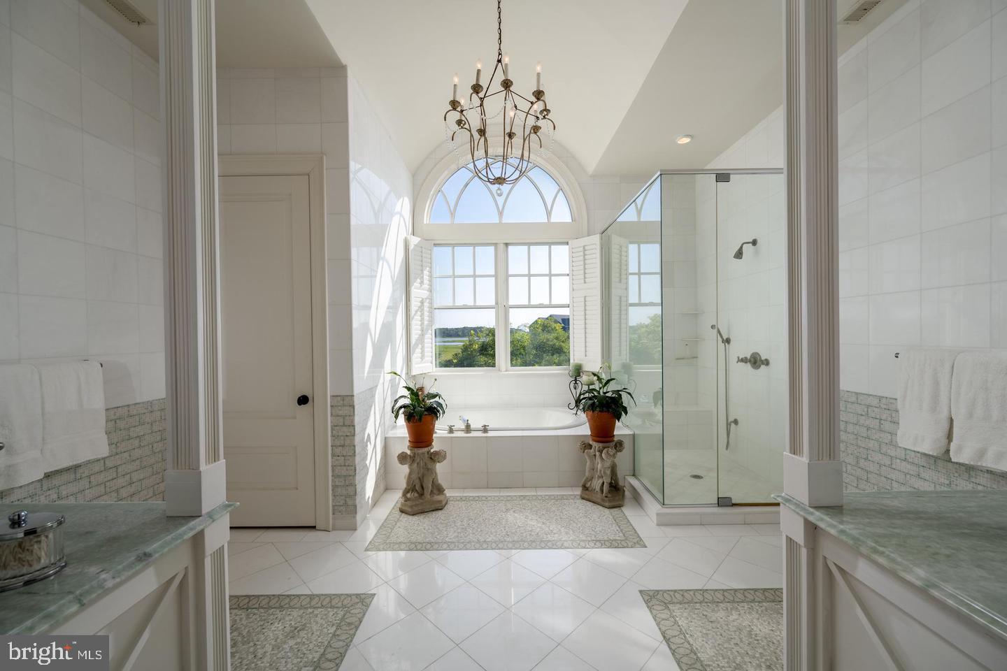 LIGHTHOUSE SOUND - Residential