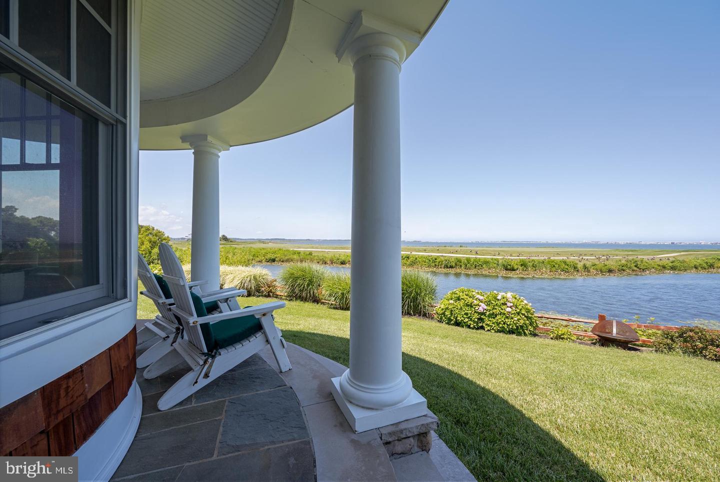 LIGHTHOUSE SOUND - Residential