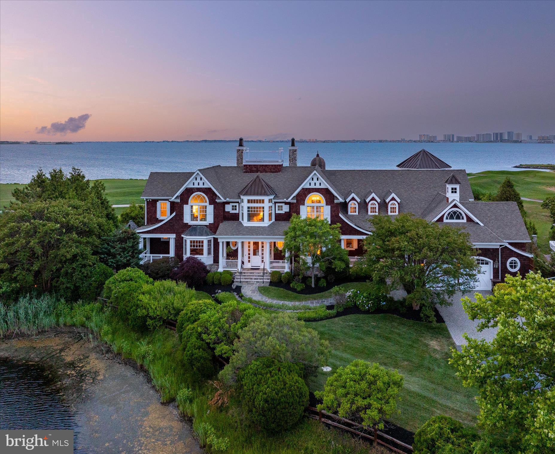 LIGHTHOUSE SOUND - Residential
