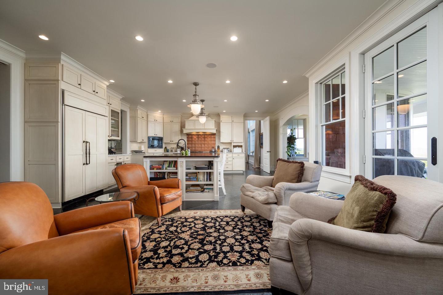 LIGHTHOUSE SOUND - Residential