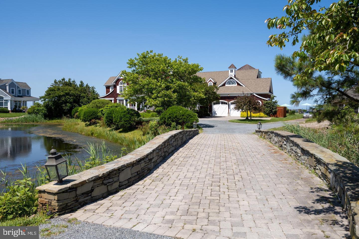 LIGHTHOUSE SOUND - Residential