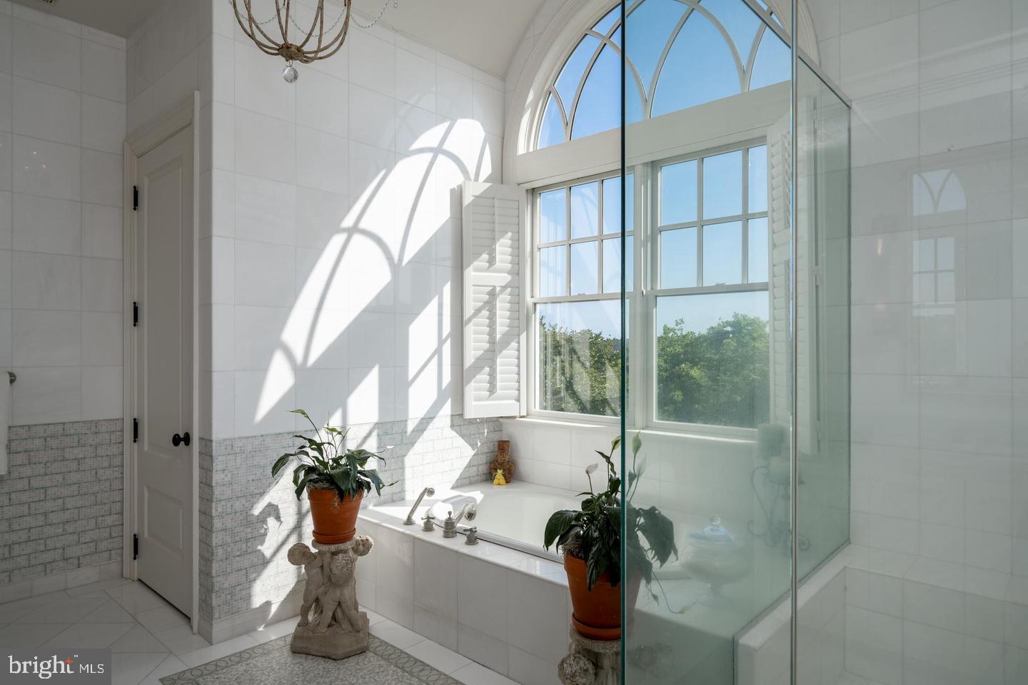 LIGHTHOUSE SOUND - Residential