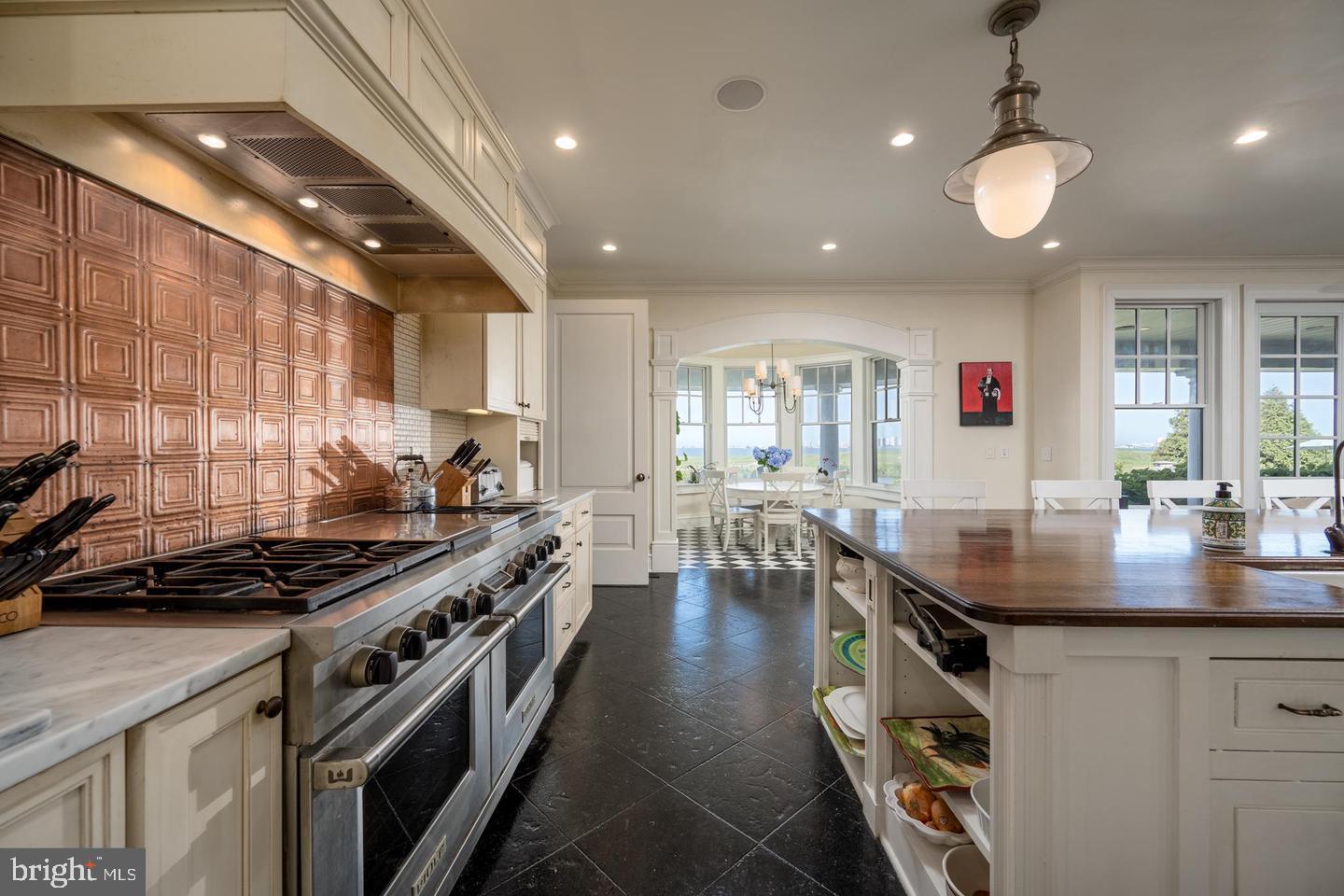 LIGHTHOUSE SOUND - Residential