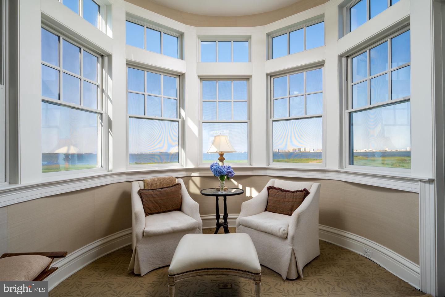 LIGHTHOUSE SOUND - Residential