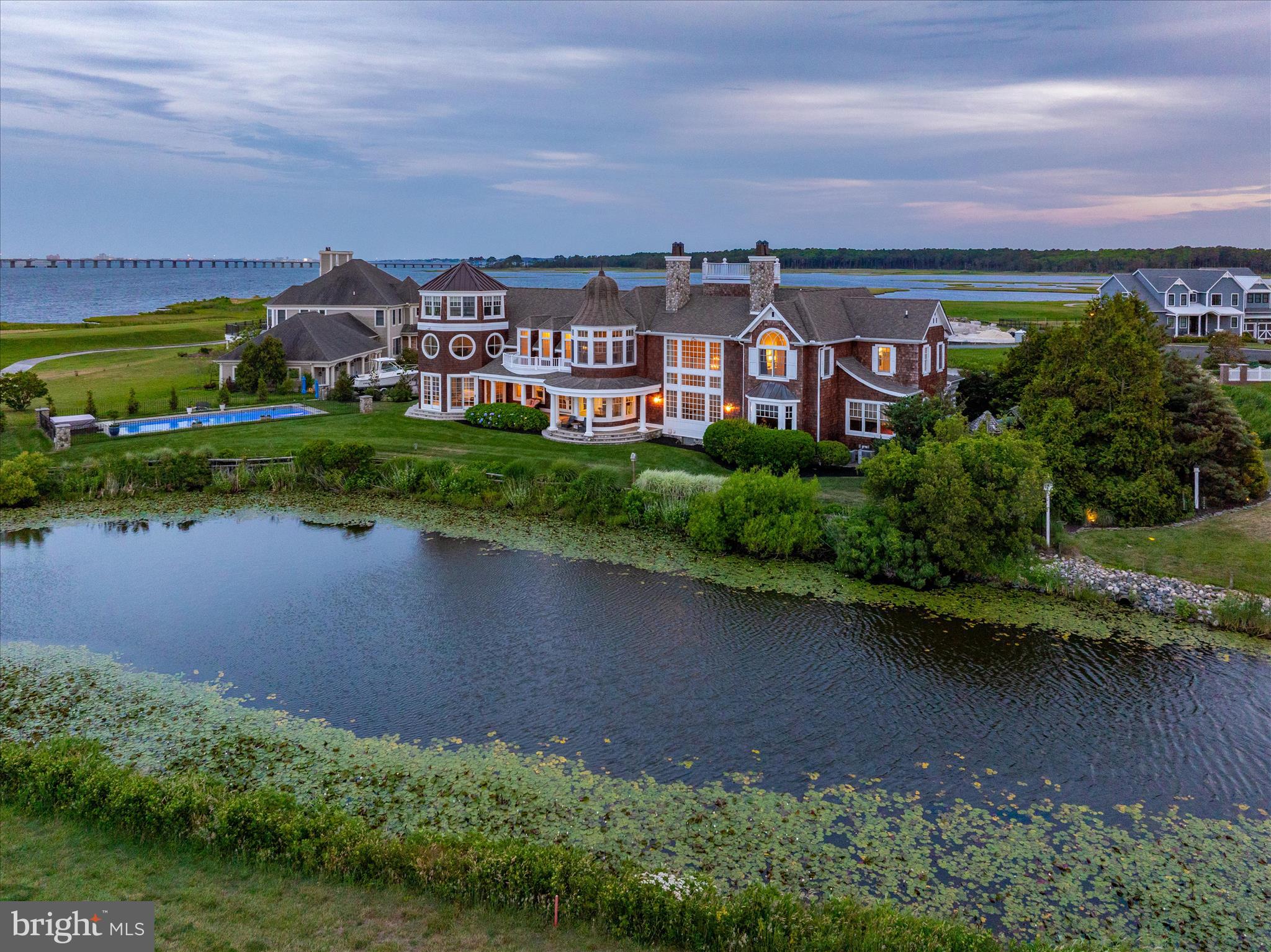 LIGHTHOUSE SOUND - Residential