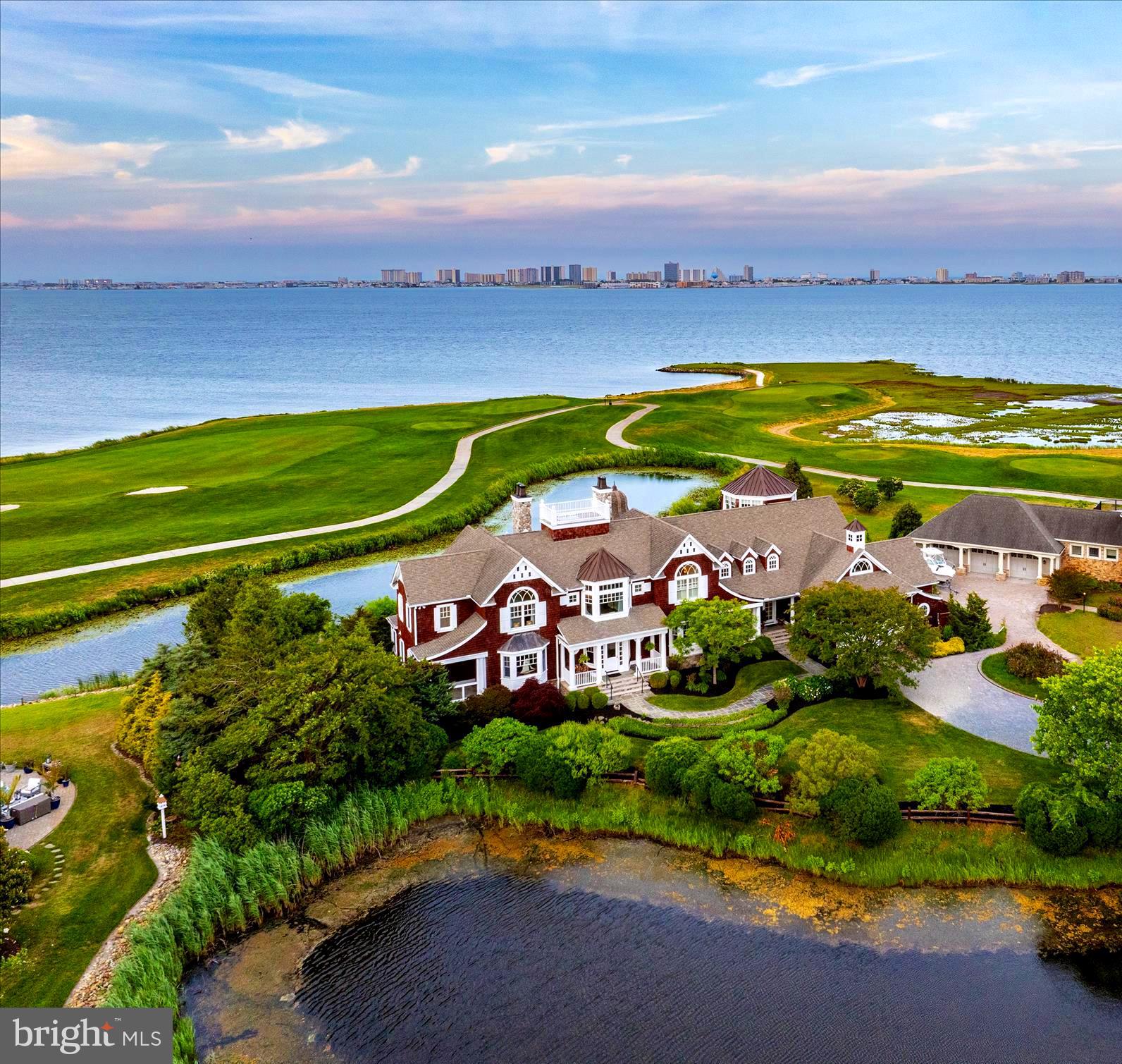 LIGHTHOUSE SOUND - Residential