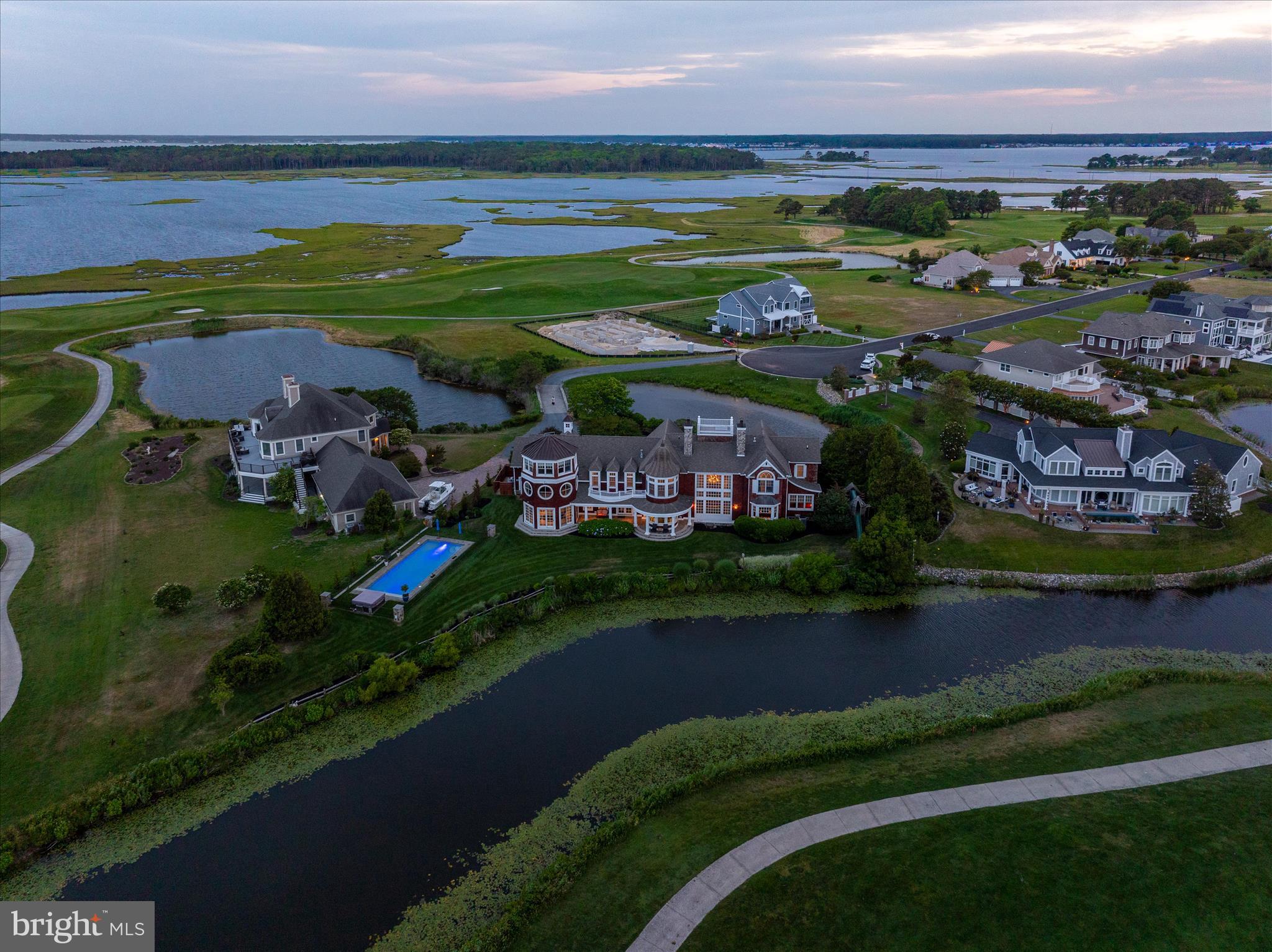 LIGHTHOUSE SOUND - Residential