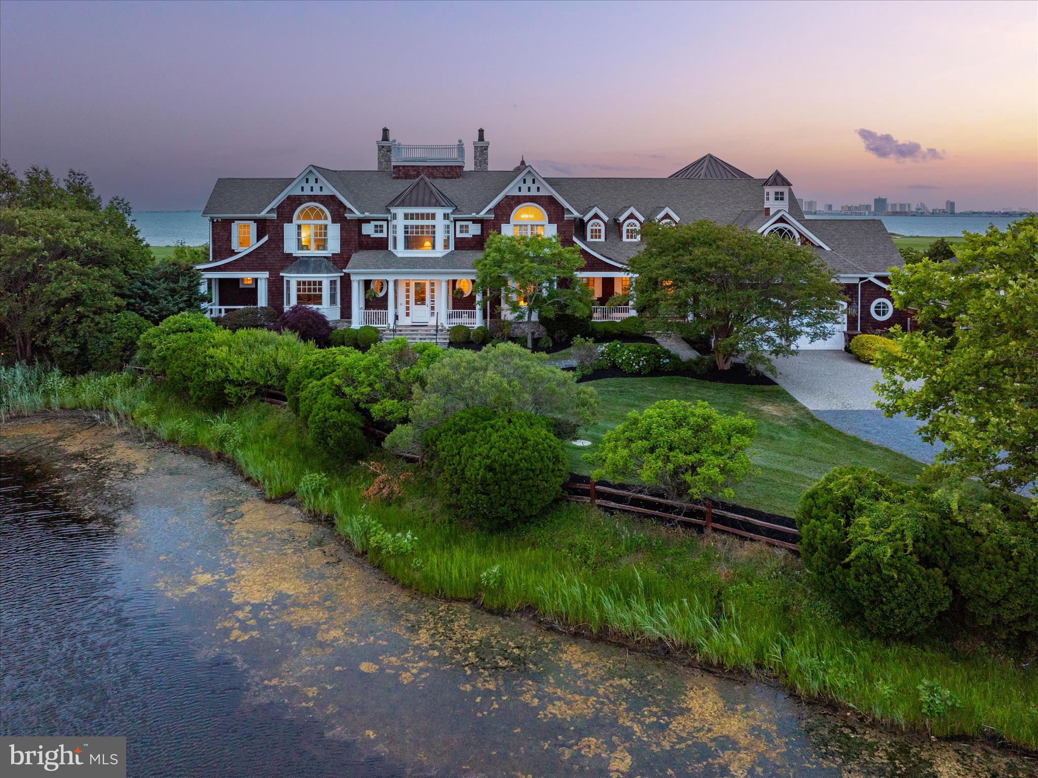 LIGHTHOUSE SOUND - Residential