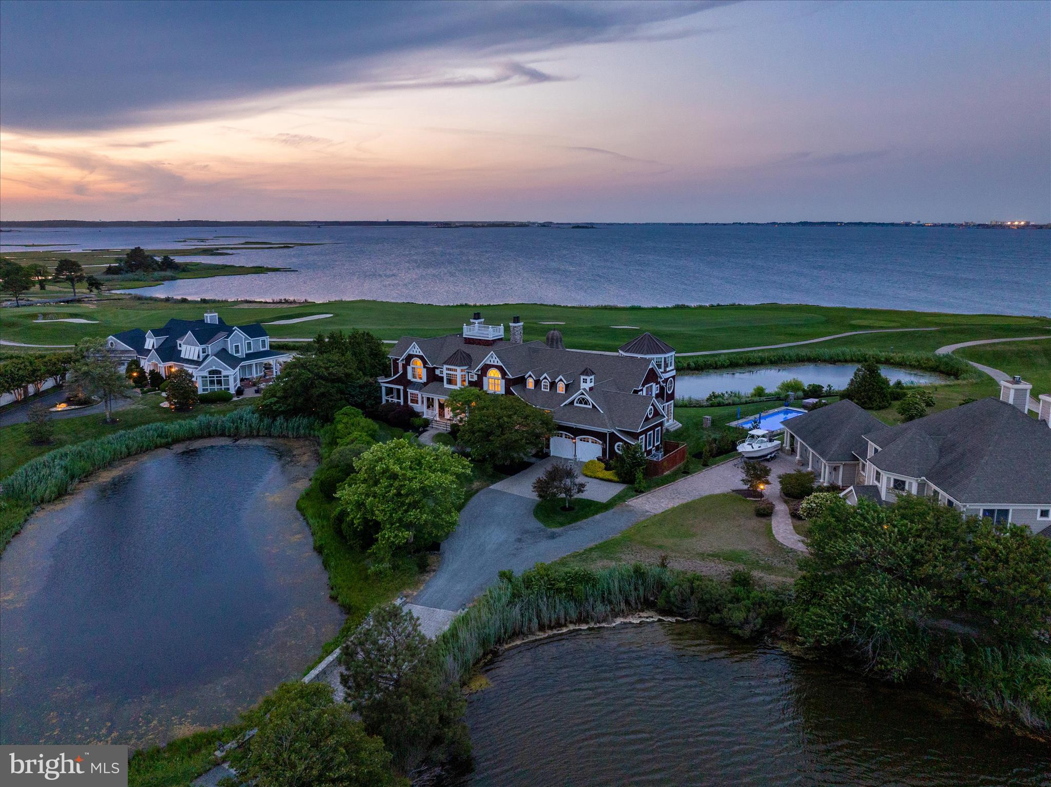 LIGHTHOUSE SOUND - Residential