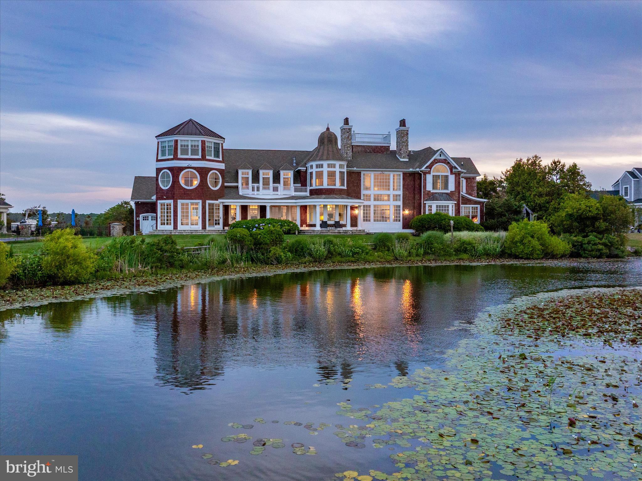 LIGHTHOUSE SOUND - Residential