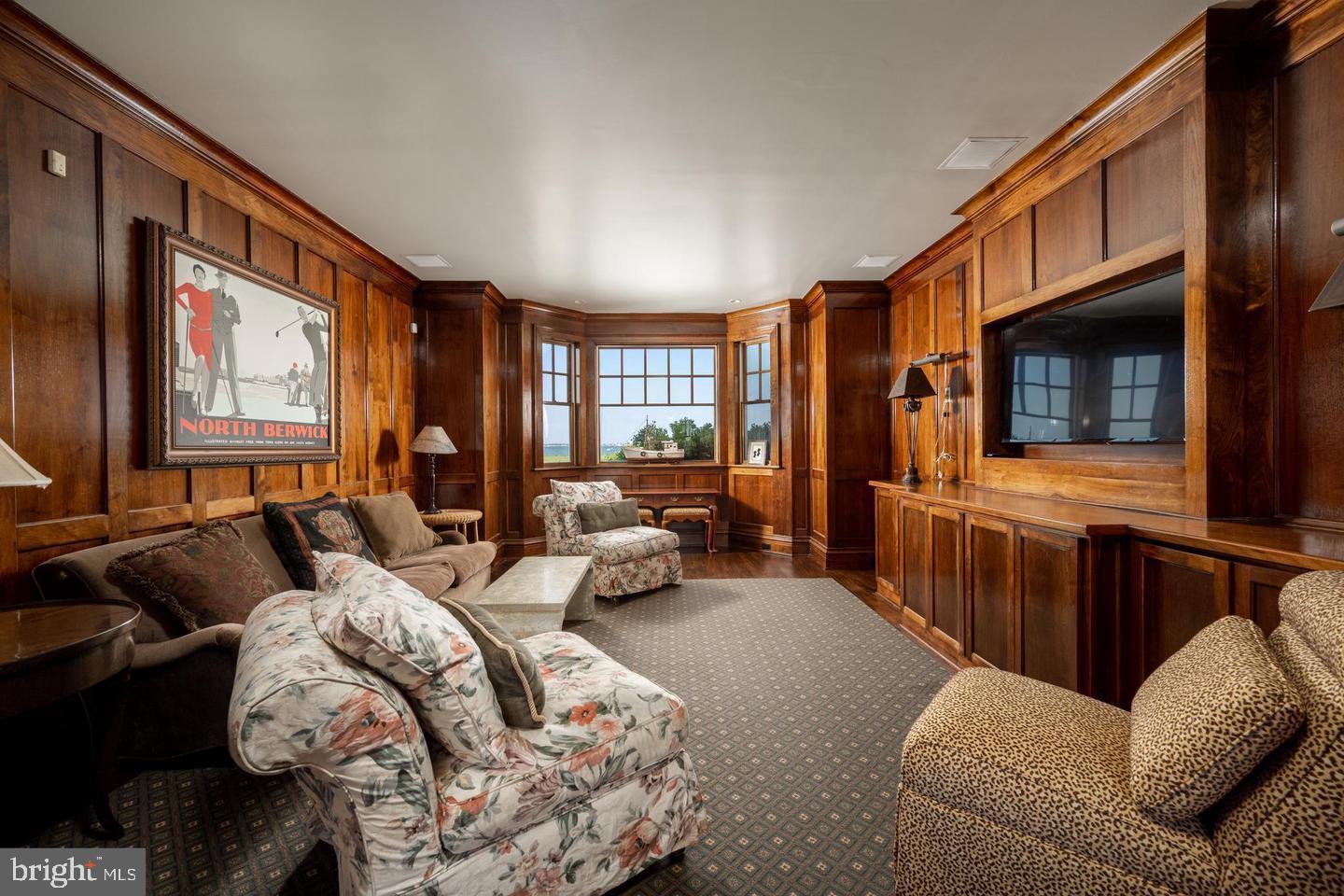 LIGHTHOUSE SOUND - Residential