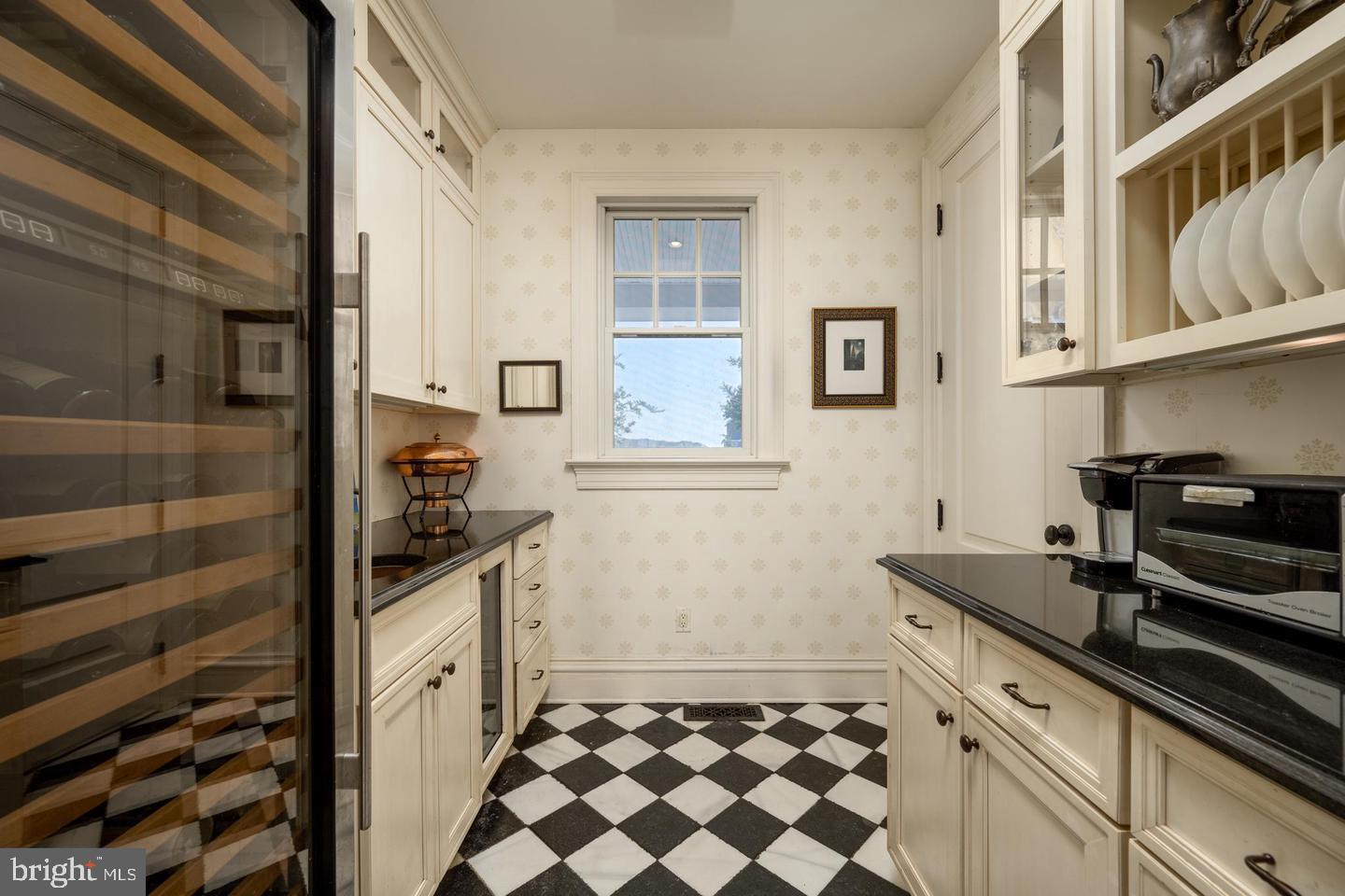 LIGHTHOUSE SOUND - Residential