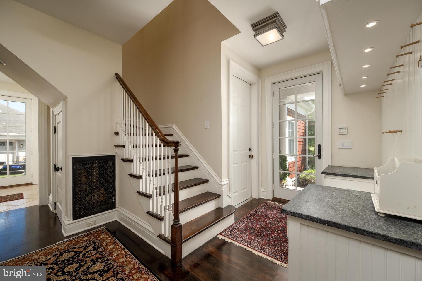 LIGHTHOUSE SOUND - Residential