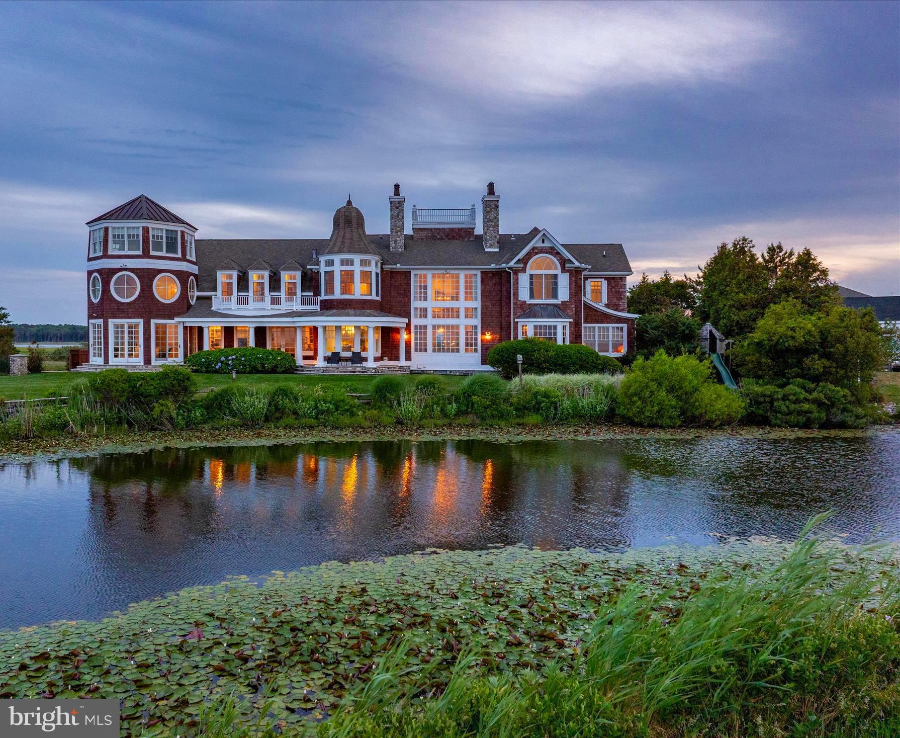 LIGHTHOUSE SOUND - Residential